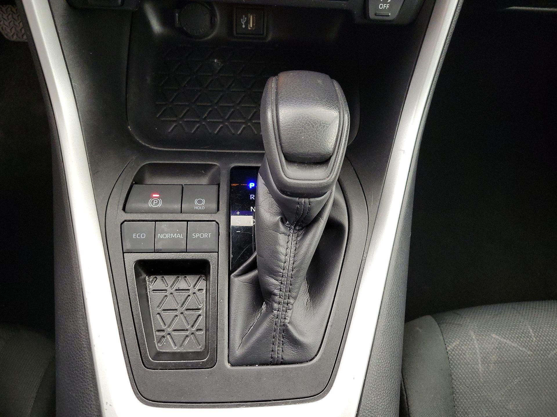 Thumbnail: 2024 Toyota RAV4 - 17