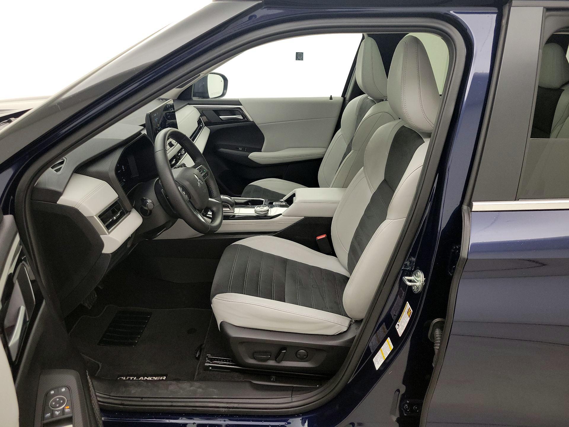 Thumbnail: 2025 Mitsubishi Outlander - 11