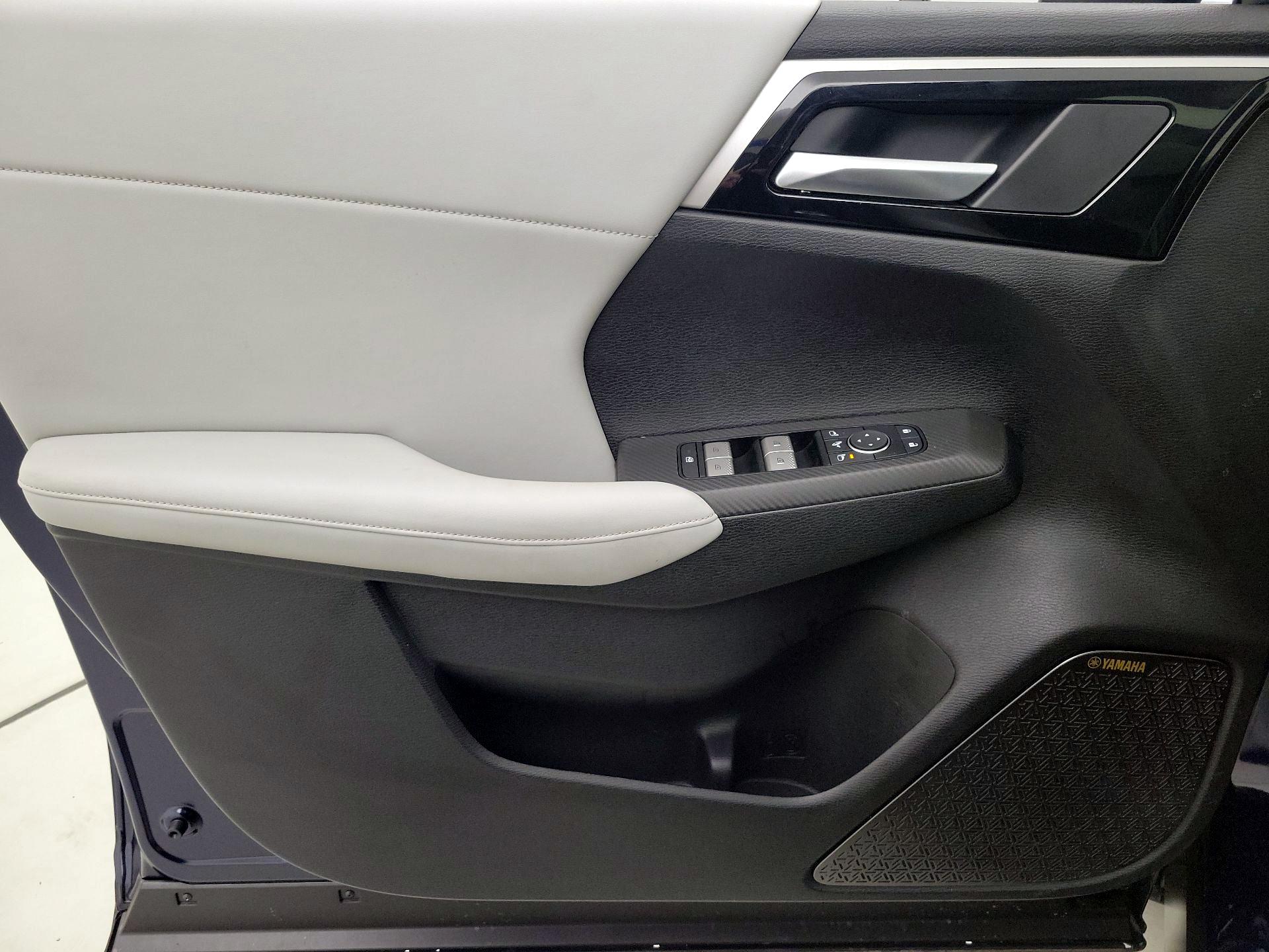 Thumbnail: 2025 Mitsubishi Outlander - 12