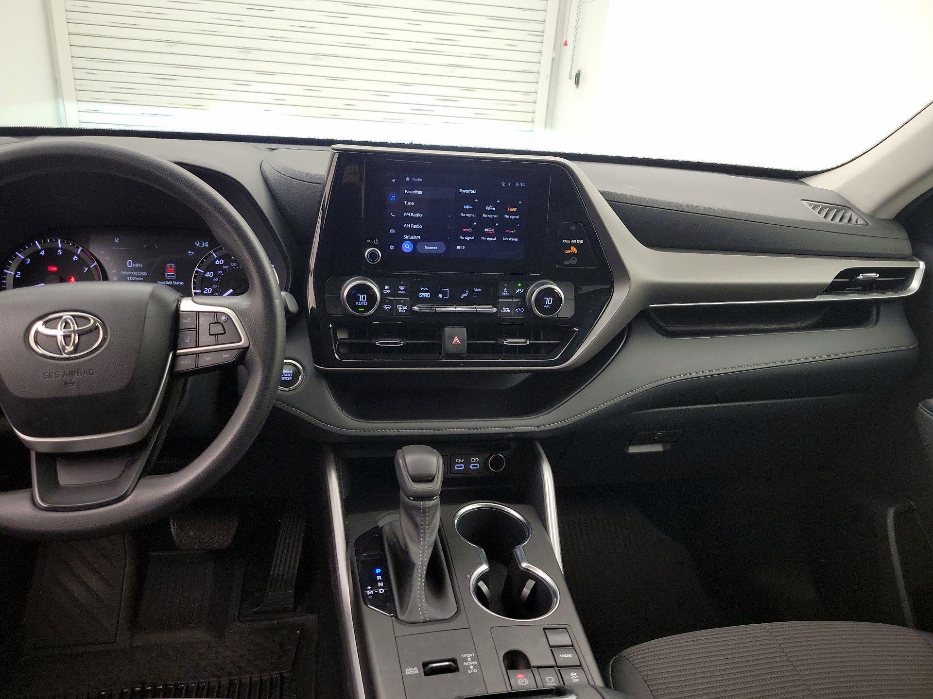 Thumbnail: 2023 Toyota Highlander - 9