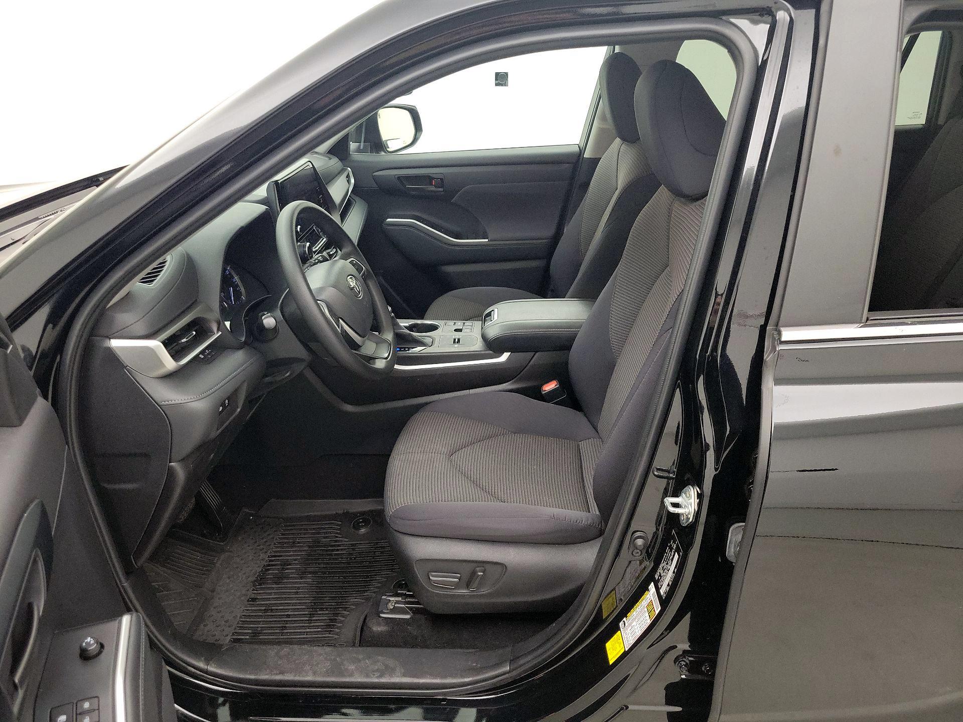 Thumbnail: 2023 Toyota Highlander - 11