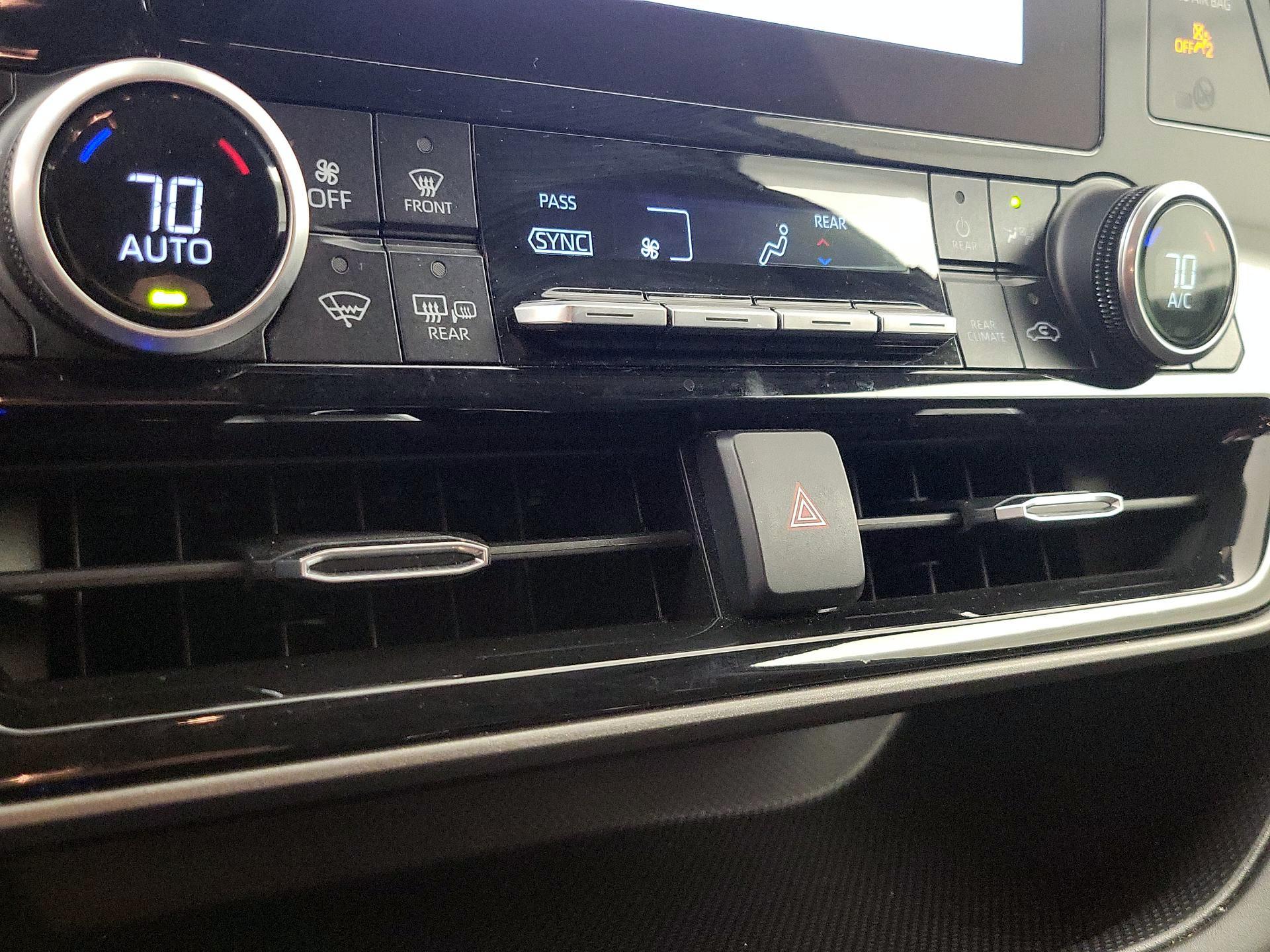 Thumbnail: 2023 Toyota Highlander - 16