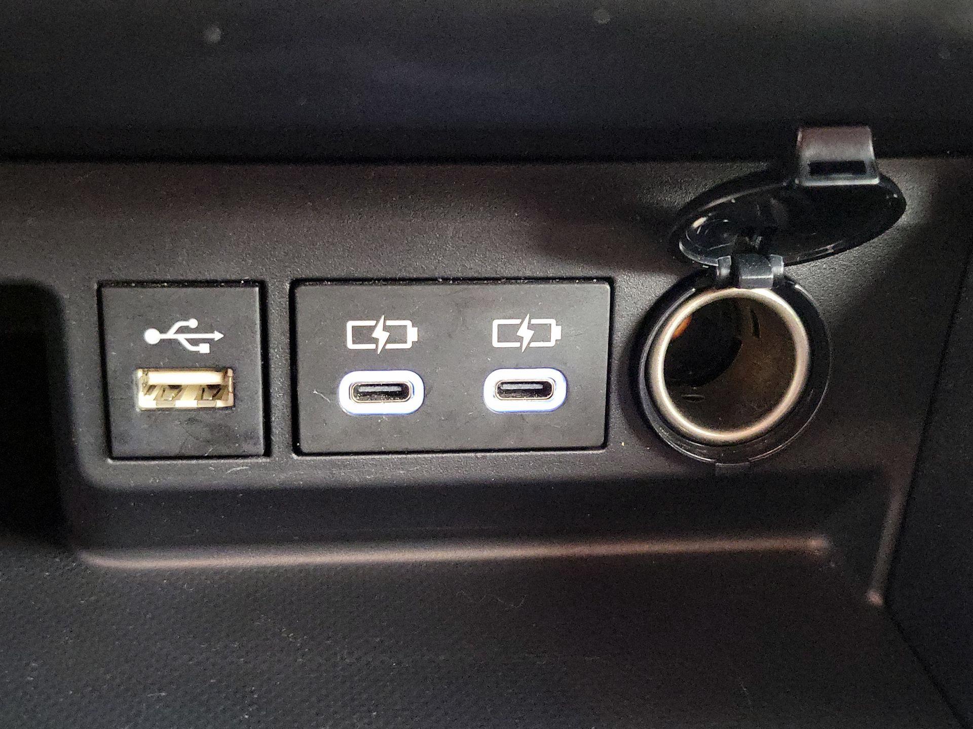 Thumbnail: 2023 Toyota Highlander - 18