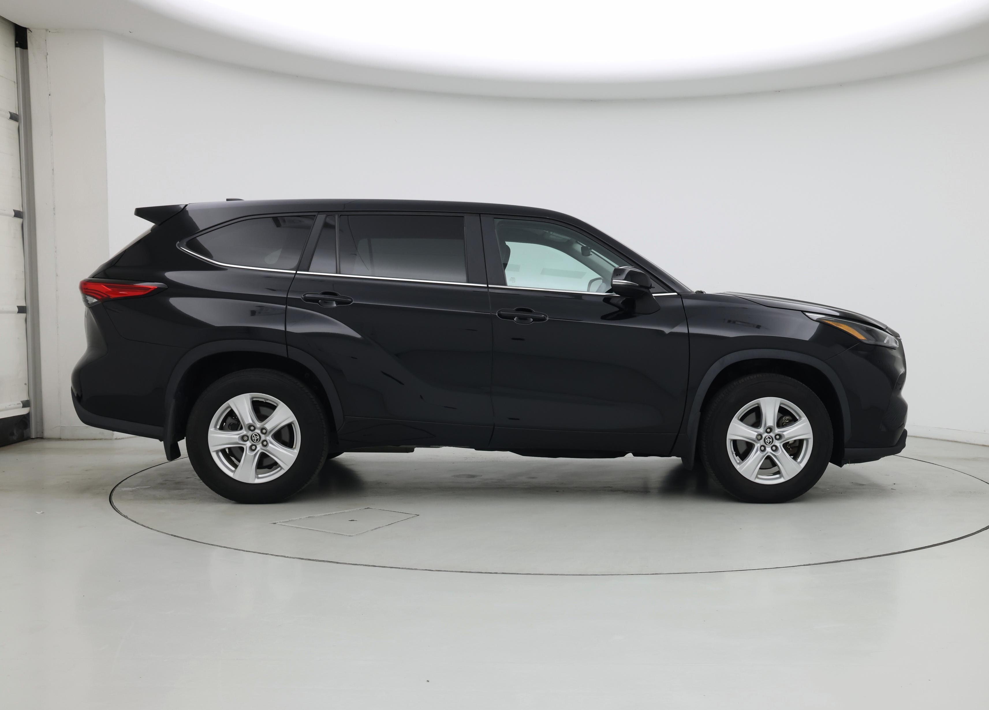 Thumbnail: 2023 Toyota Highlander - 7