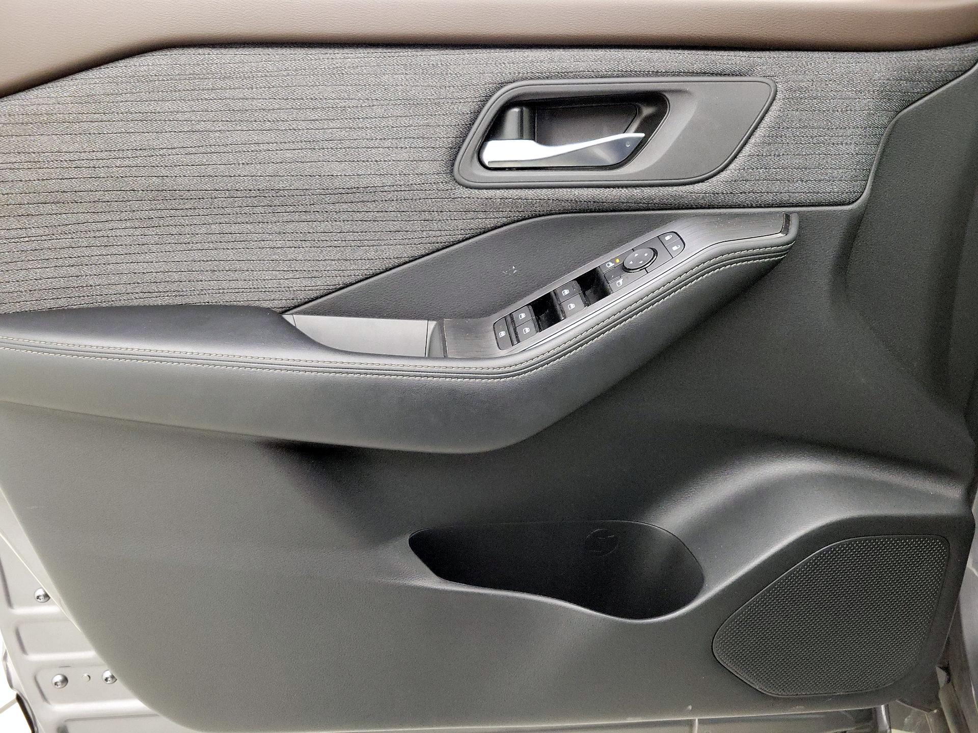 Thumbnail: 2023 Nissan Rogue - 12