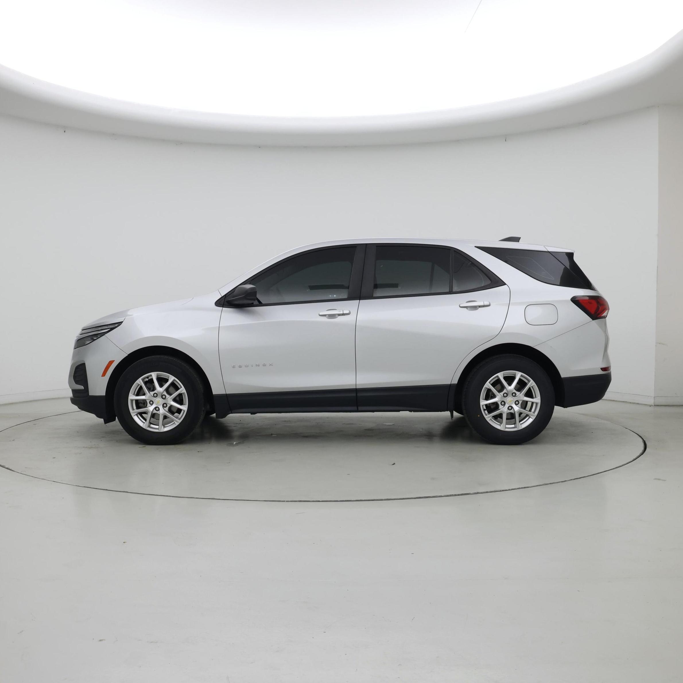 Thumbnail: 2022 Chevrolet Equinox - 3