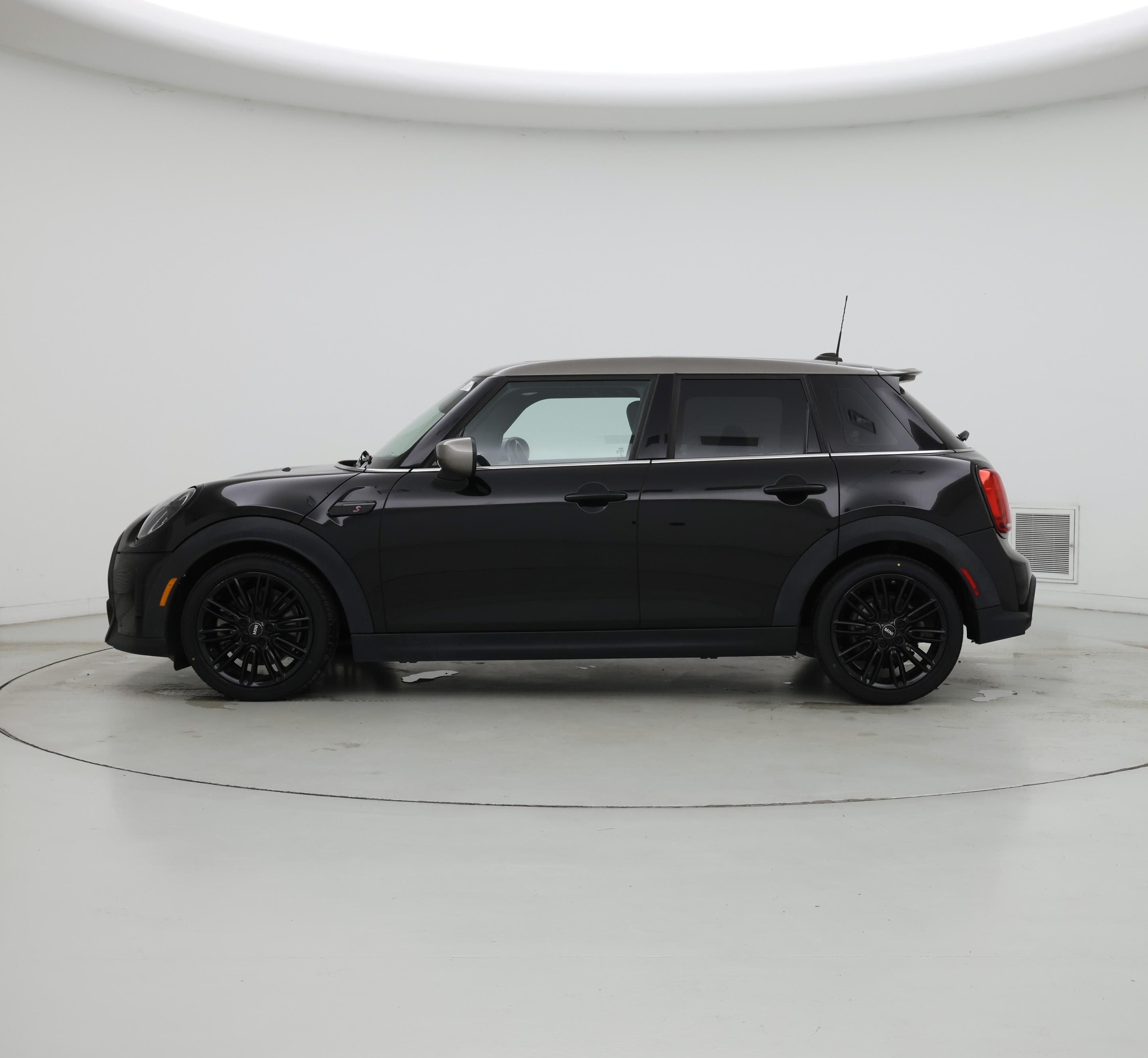Thumbnail: 2022 MINI Cooper Hardtop - 3