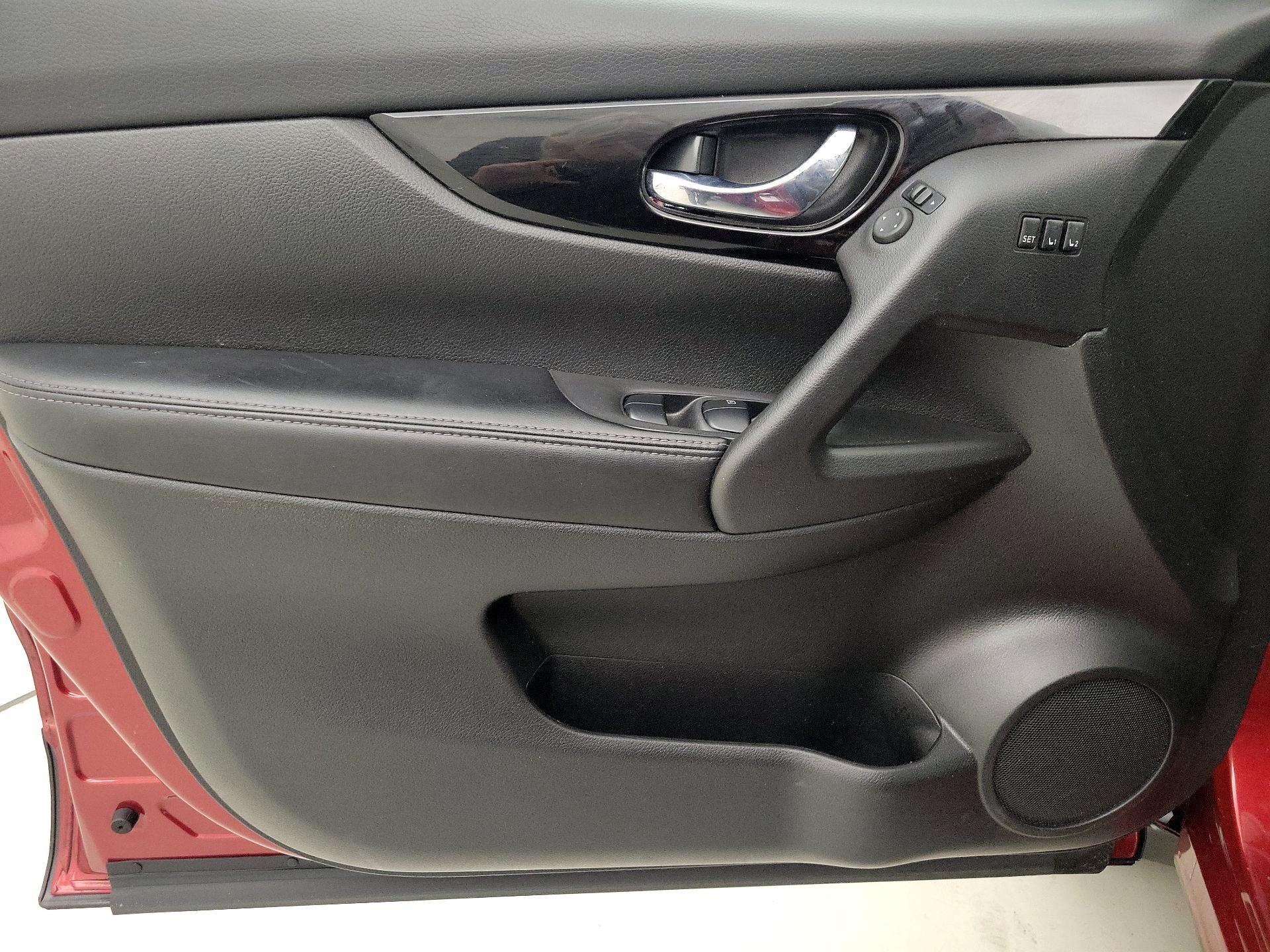 Thumbnail: 2022 Nissan Rogue Sport - 12