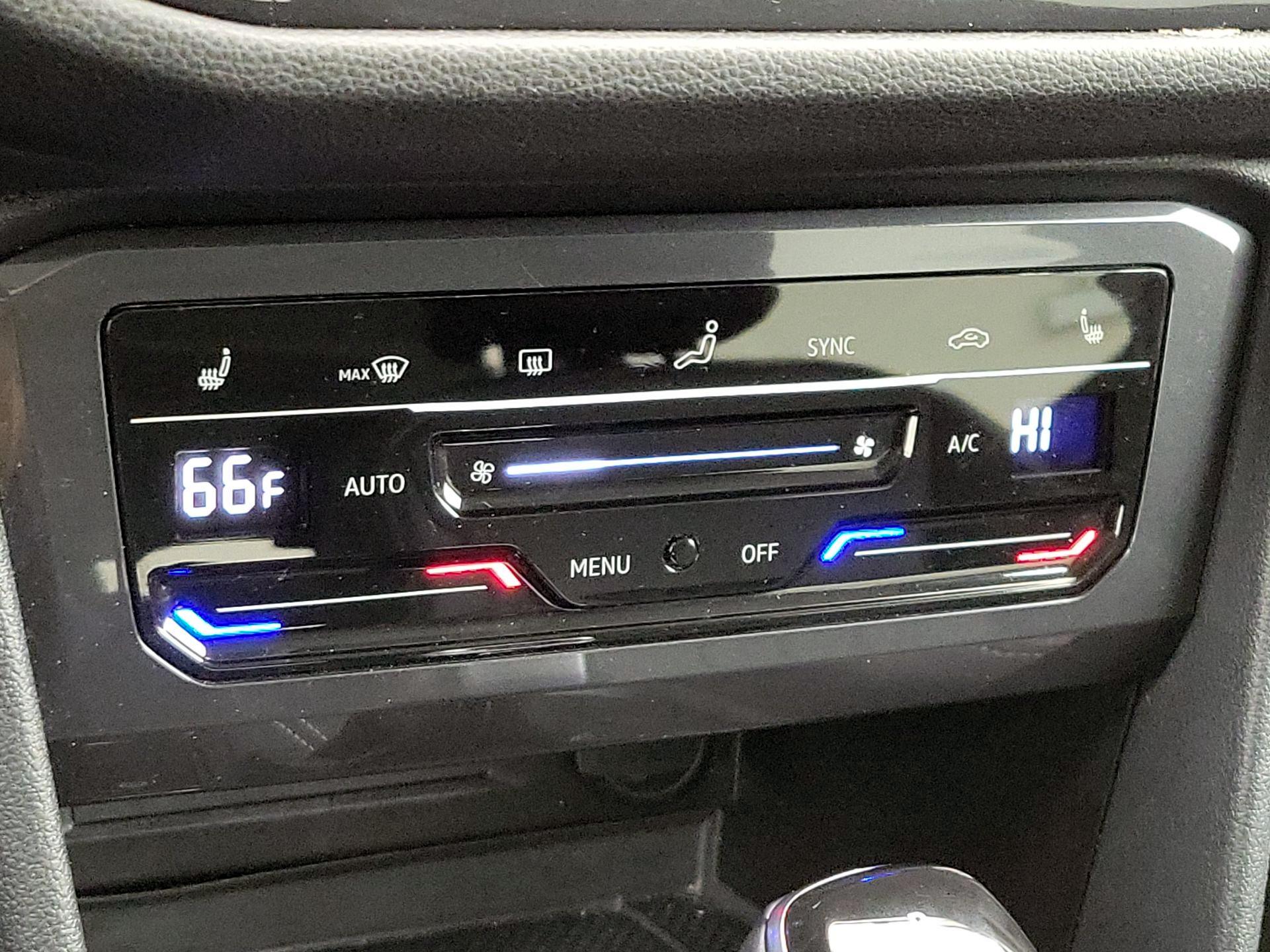 Thumbnail: 2024 Volkswagen Tiguan - 16