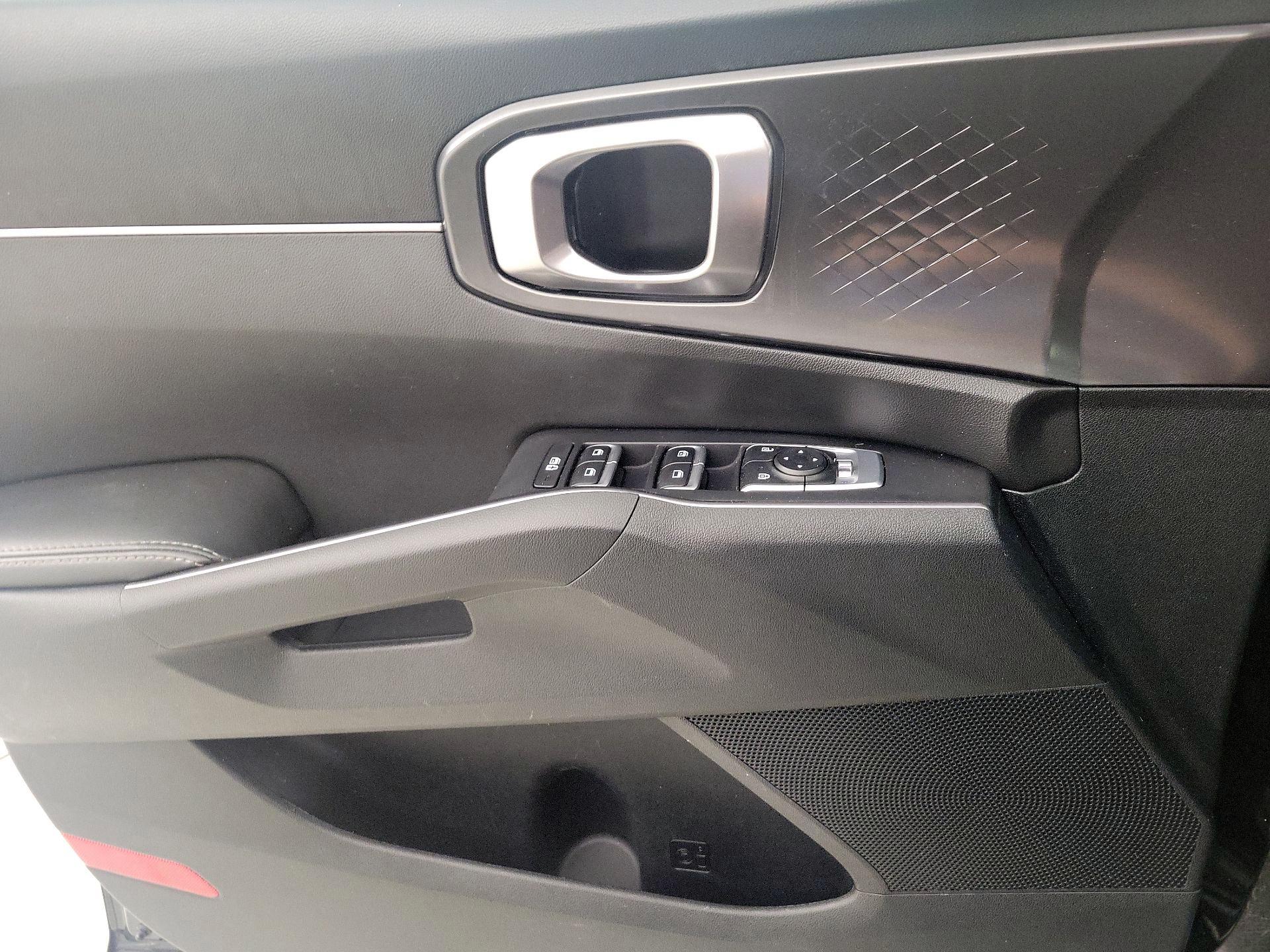 Thumbnail: 2023 Kia Sorento - 12