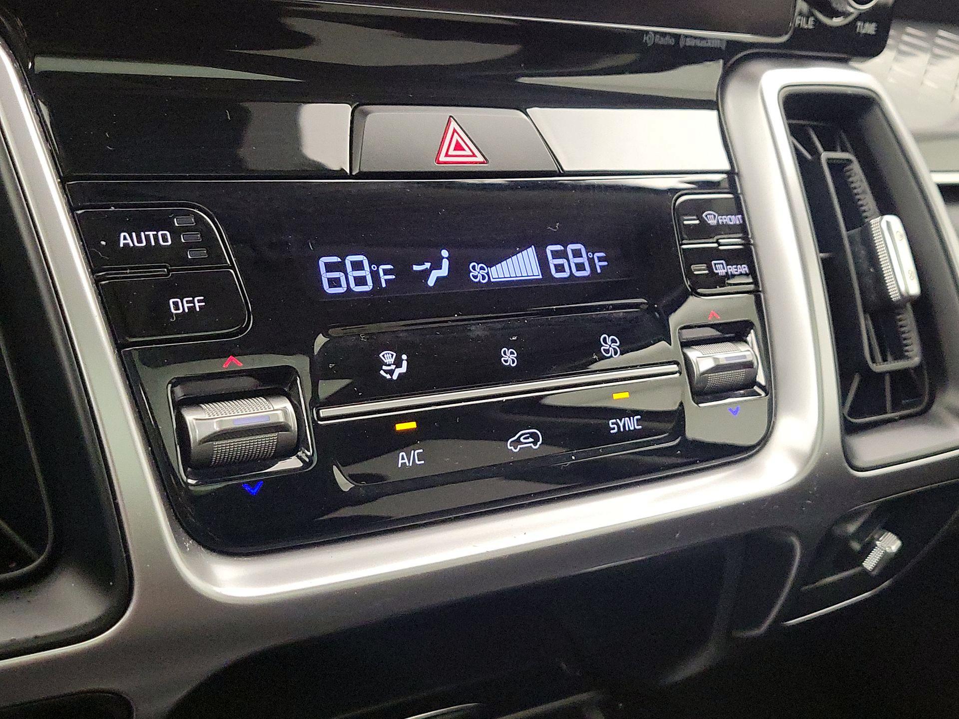 Thumbnail: 2023 Kia Sorento - 17