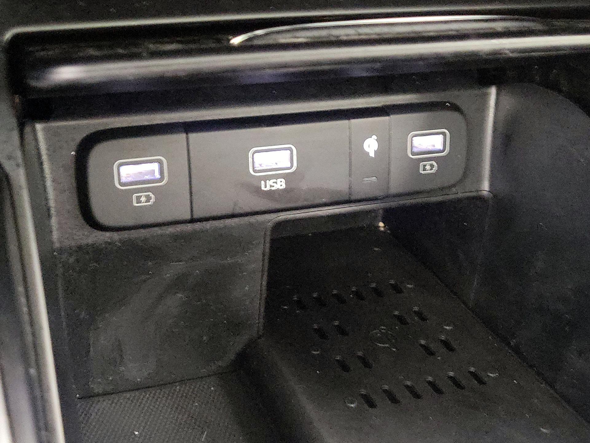 Thumbnail: 2023 Kia Sorento - 19