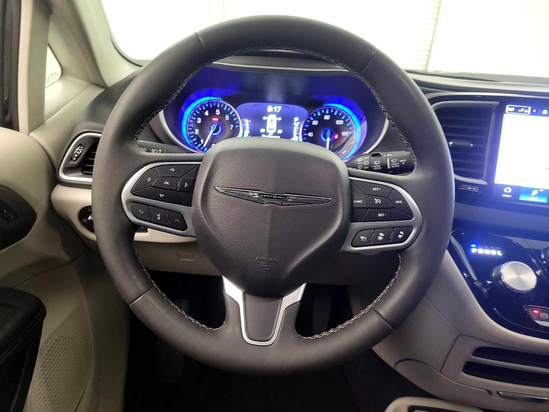 Thumbnail: 2024 Chrysler Pacifica - 10