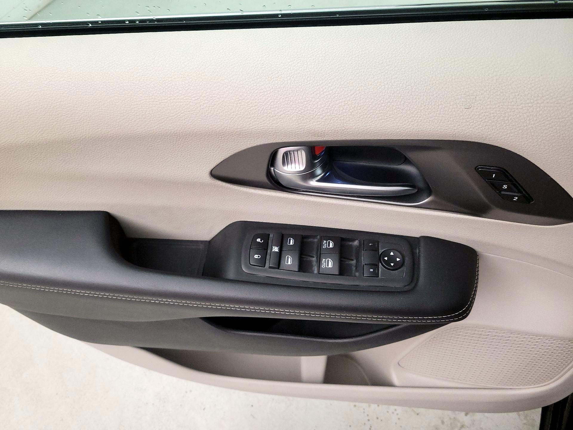 Thumbnail: 2024 Chrysler Pacifica - 12