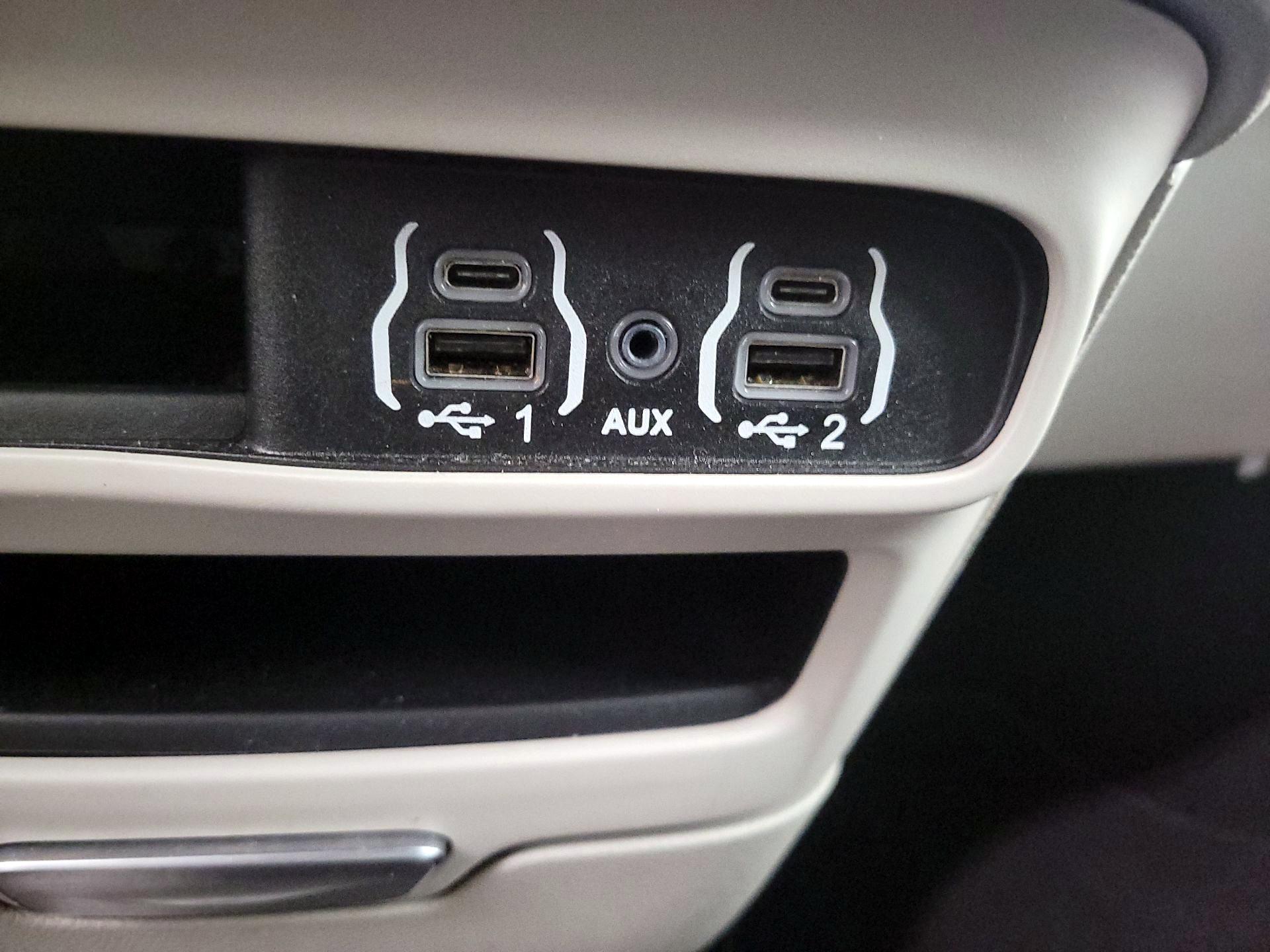 Thumbnail: 2024 Chrysler Pacifica - 18