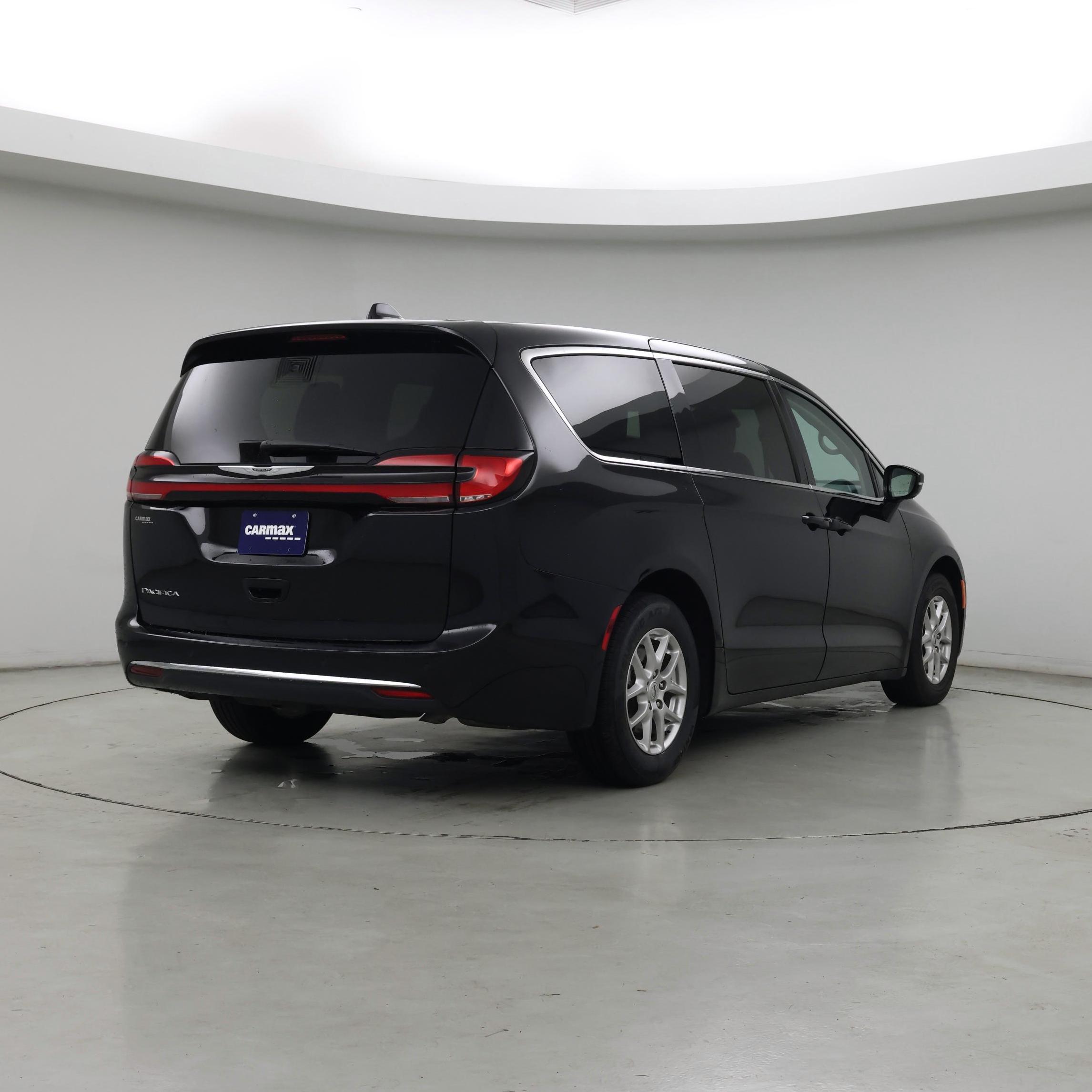 Thumbnail: 2024 Chrysler Pacifica - 8