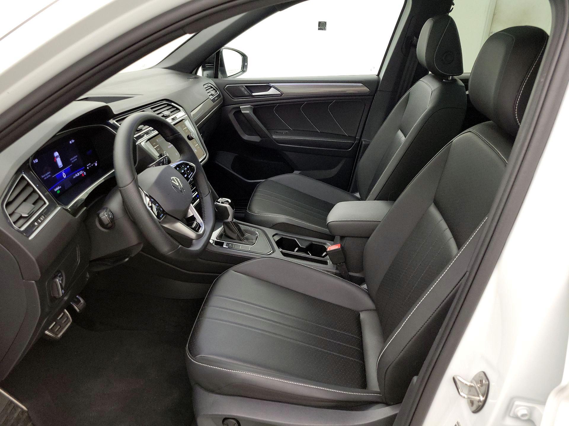 Thumbnail: 2024 Volkswagen Tiguan - 11