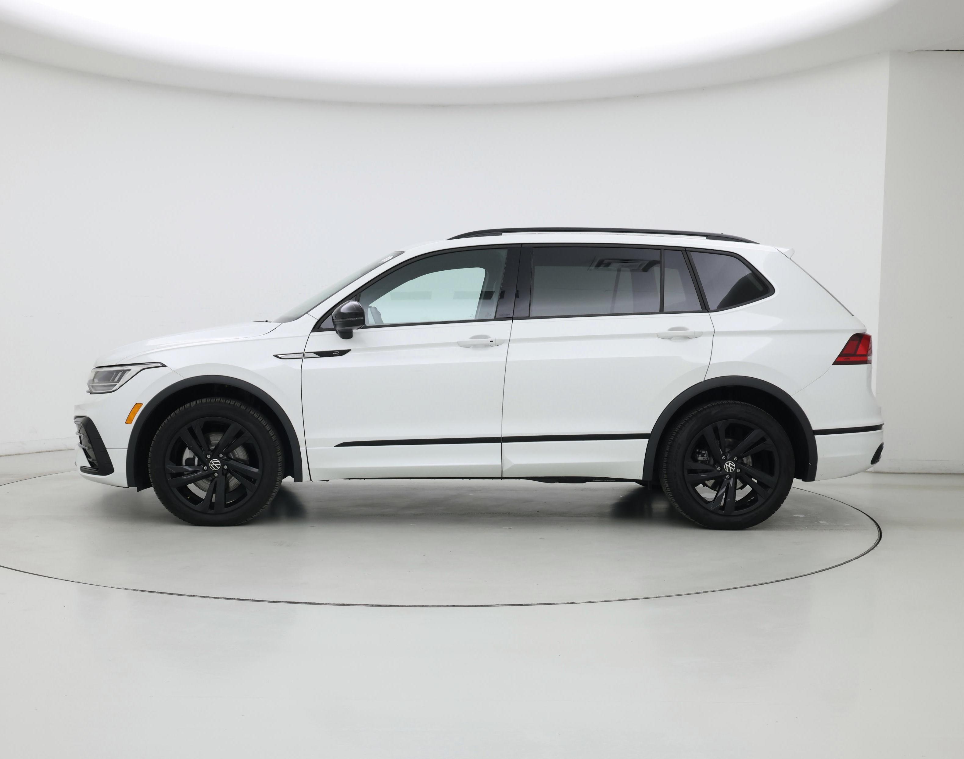 Thumbnail: 2024 Volkswagen Tiguan - 3