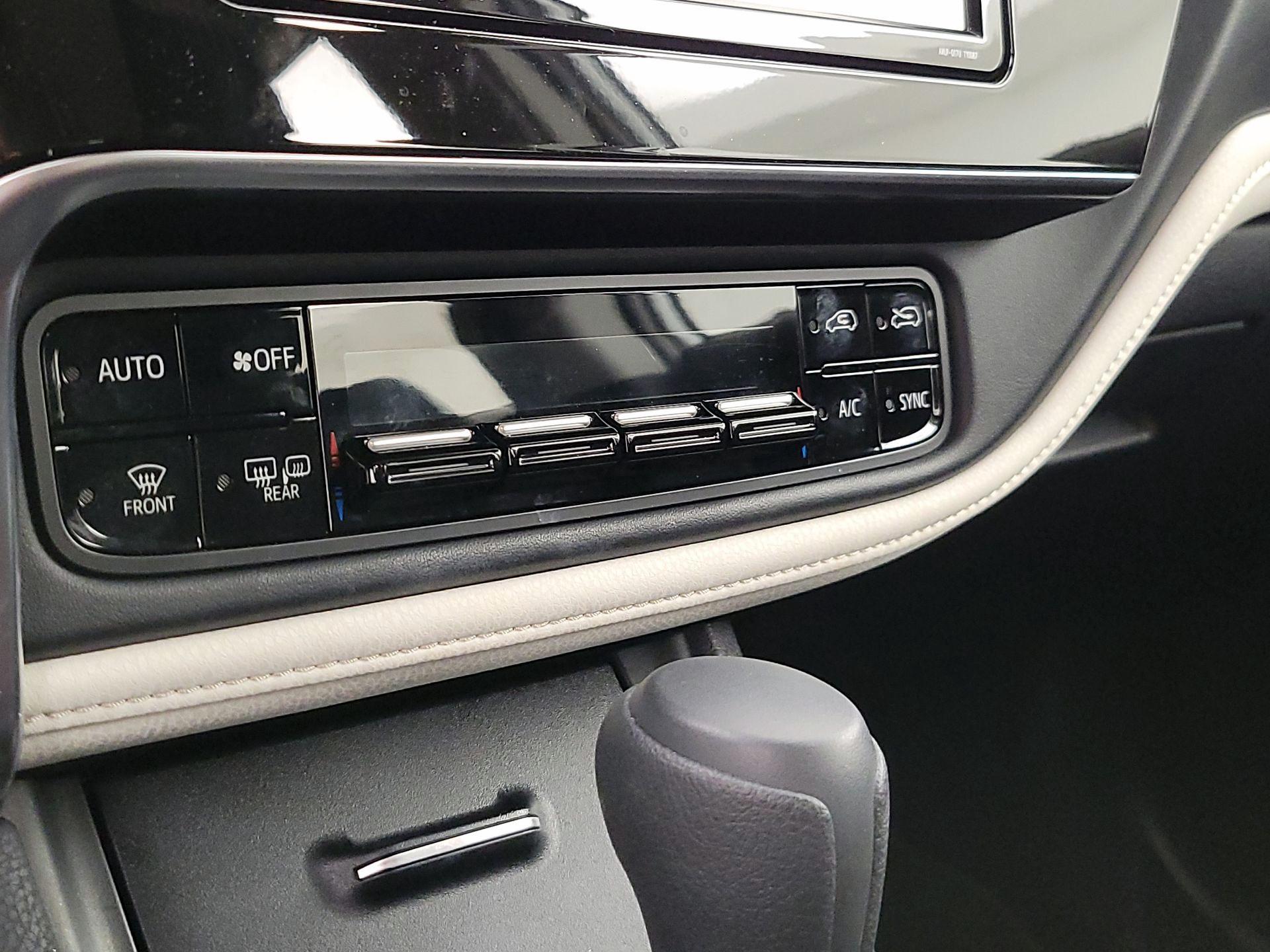 Thumbnail: 2018 Toyota Corolla iM - 16