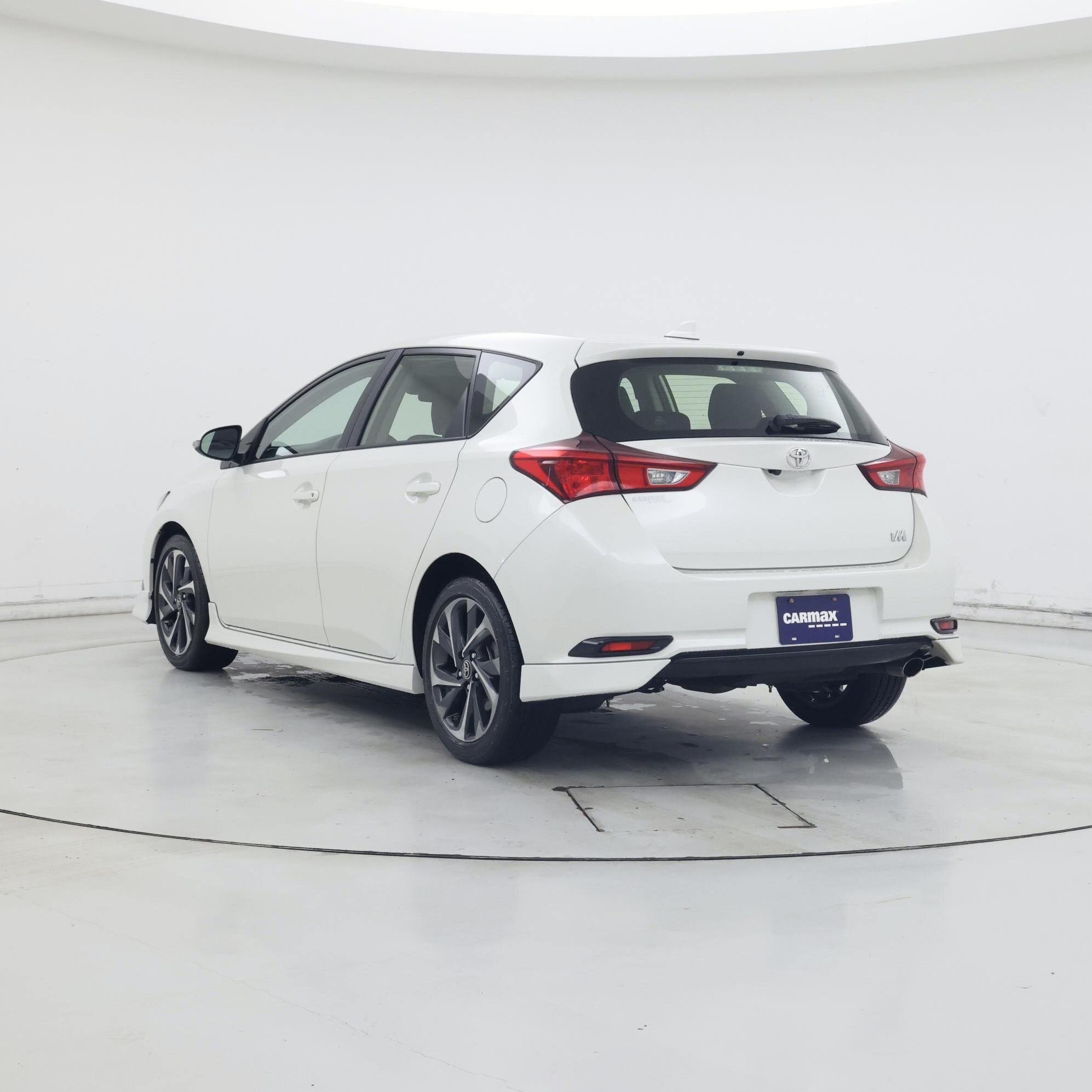 Thumbnail: 2018 Toyota Corolla iM - 2