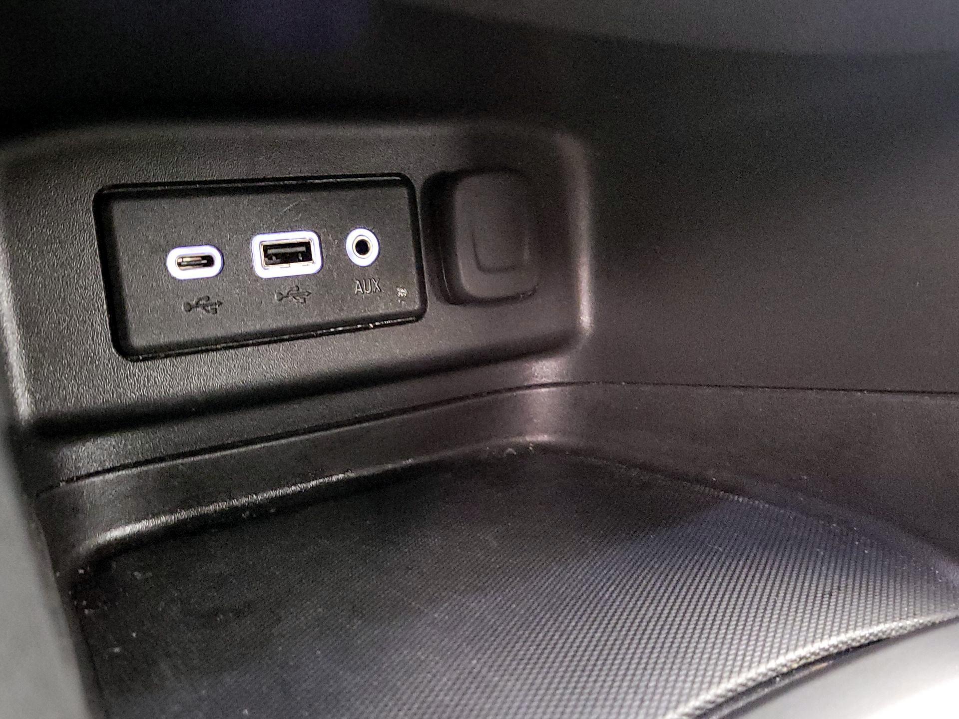 Thumbnail: 2021 Chevrolet Equinox - 18