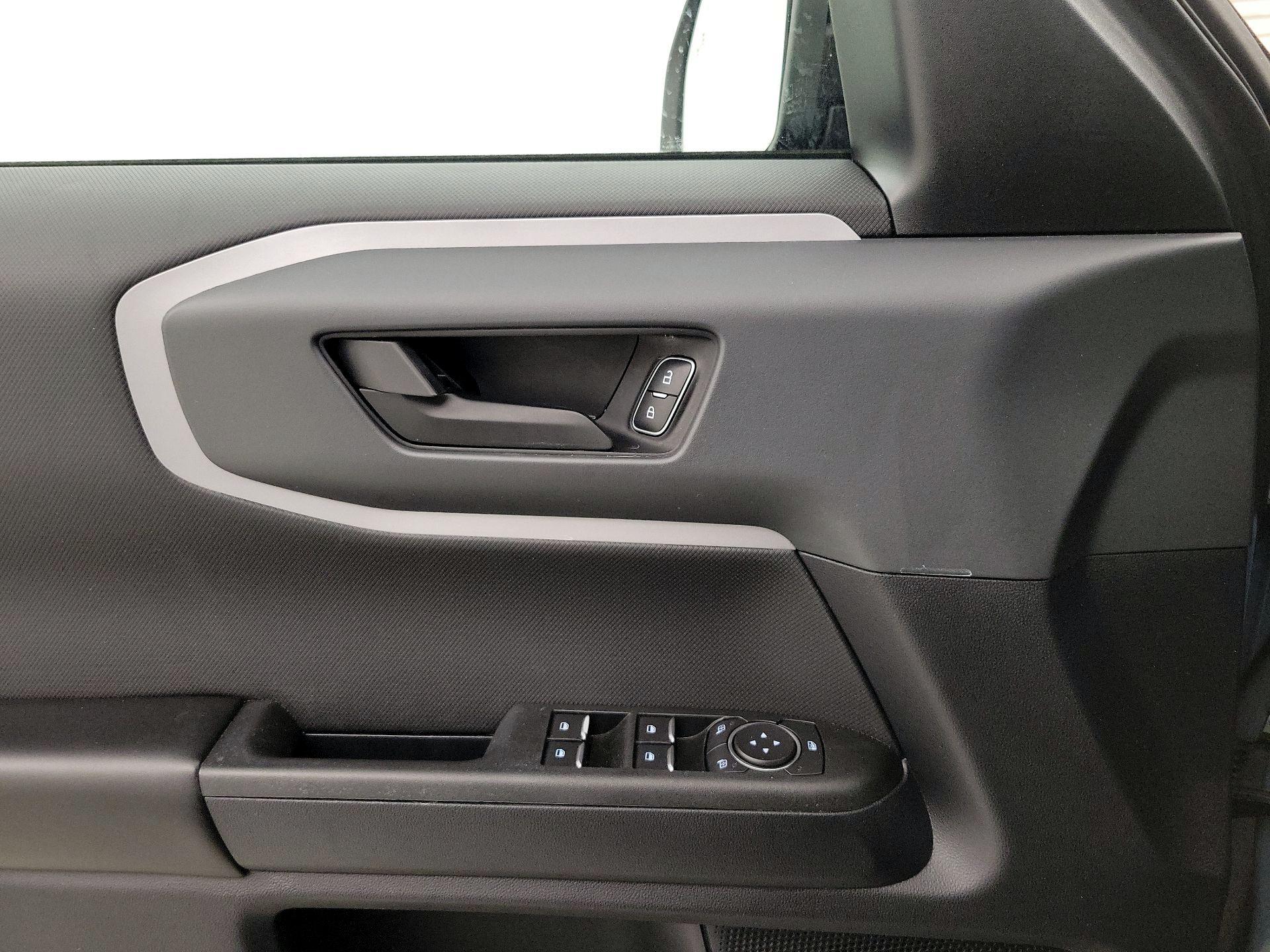 Thumbnail: 2022 Ford Bronco Sport - 12