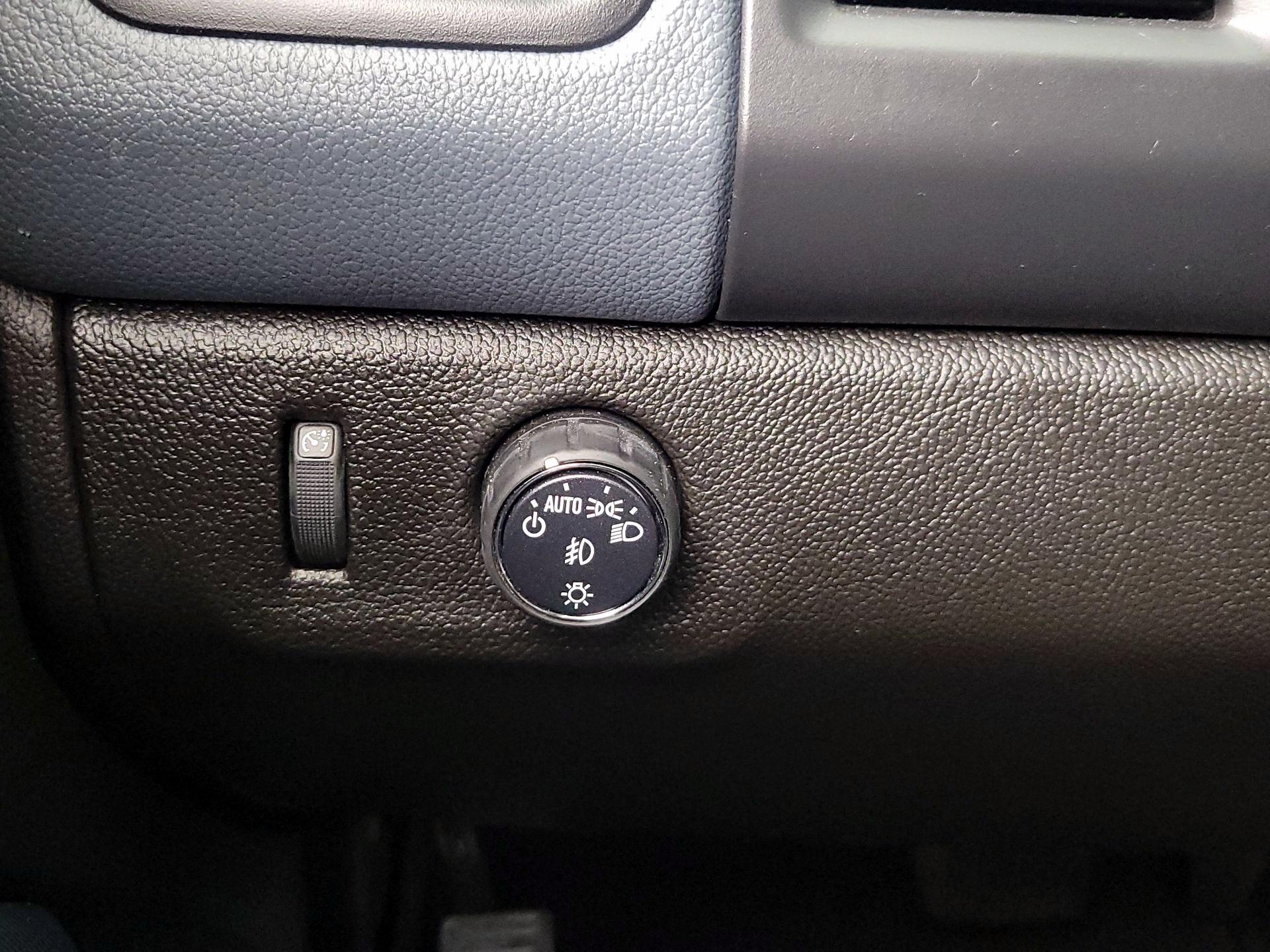 Thumbnail: 2022 Chevrolet Colorado - 13