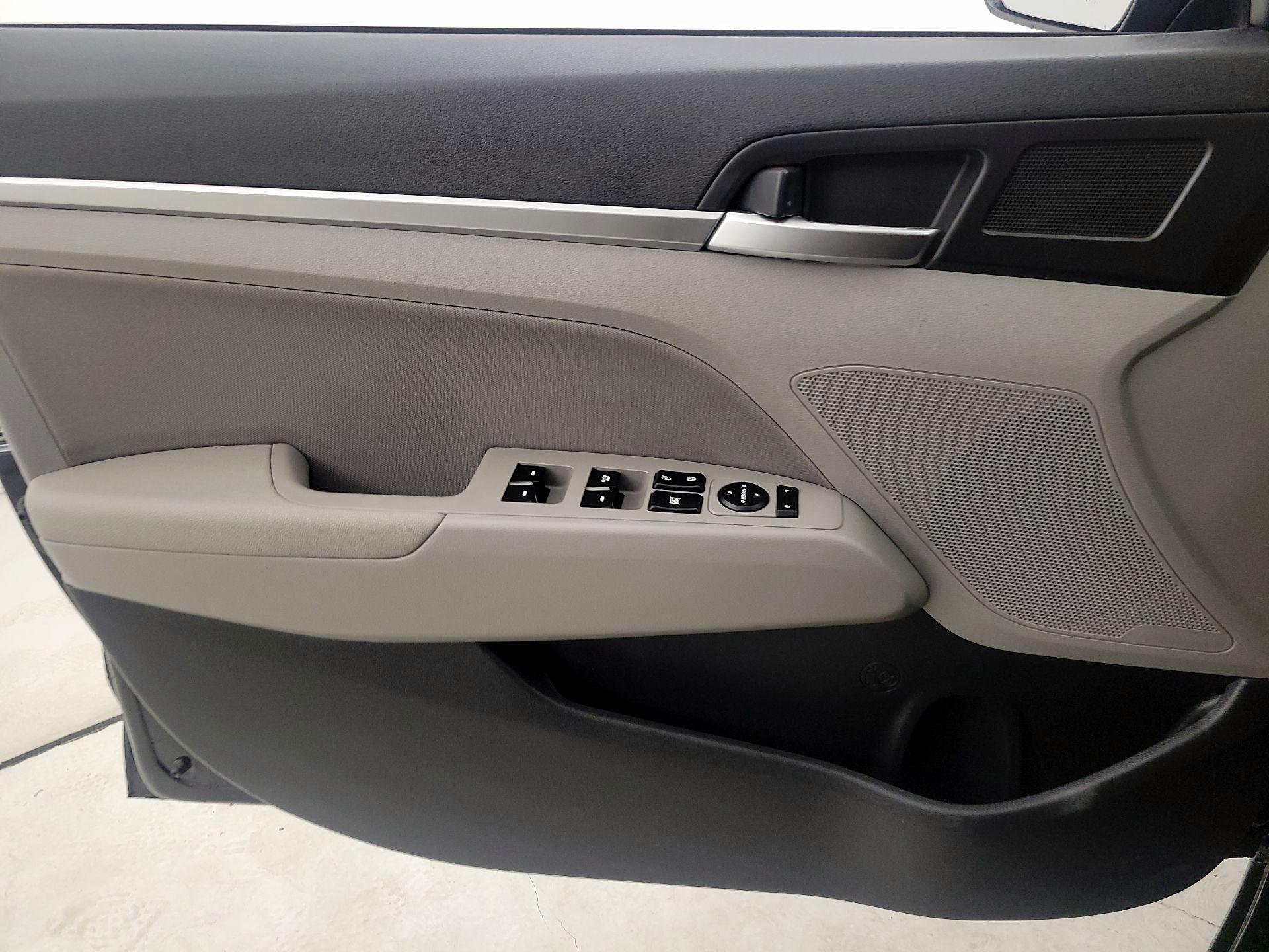 Thumbnail: 2019 Hyundai Elantra - 12