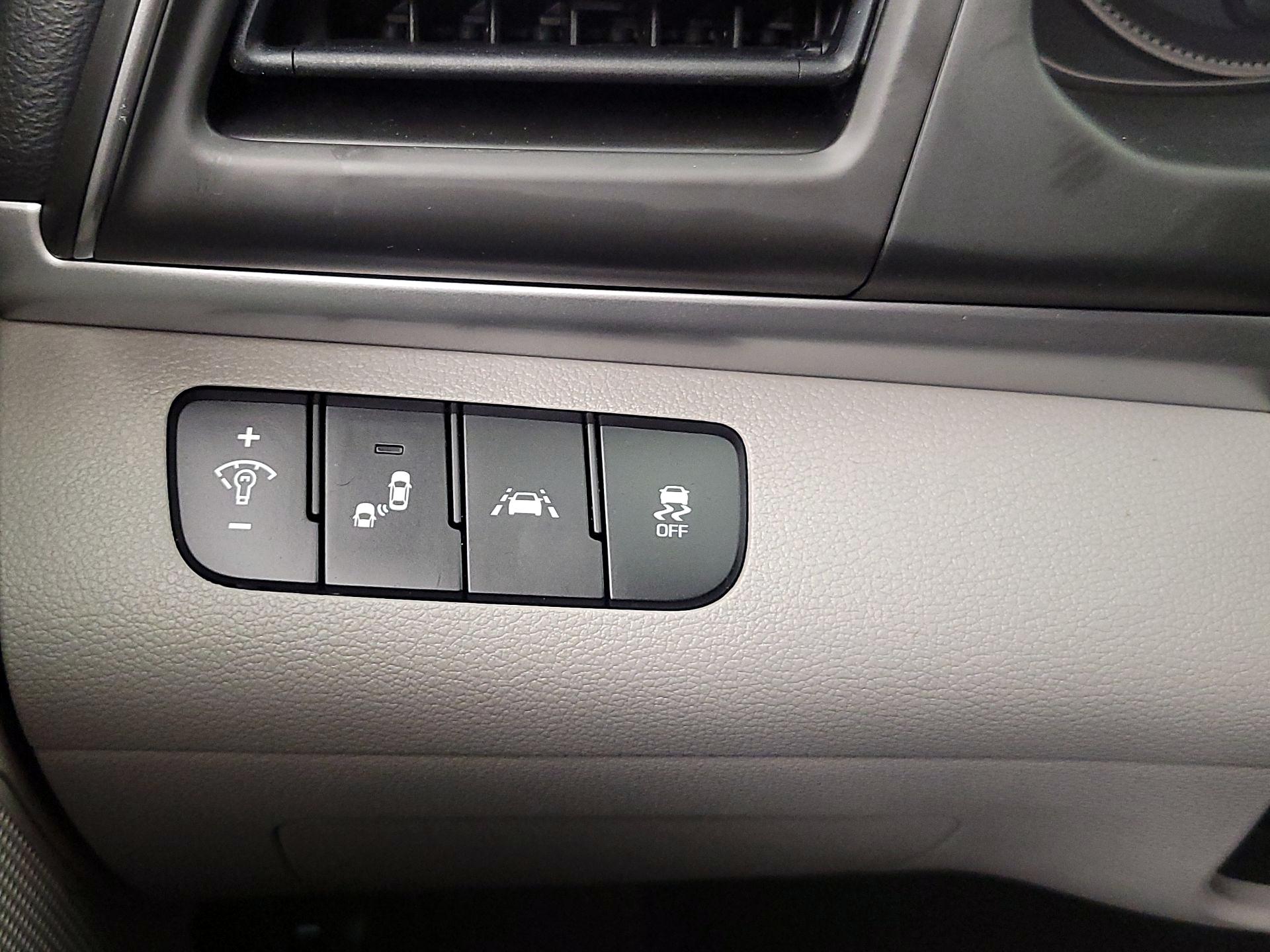 Thumbnail: 2019 Hyundai Elantra - 13