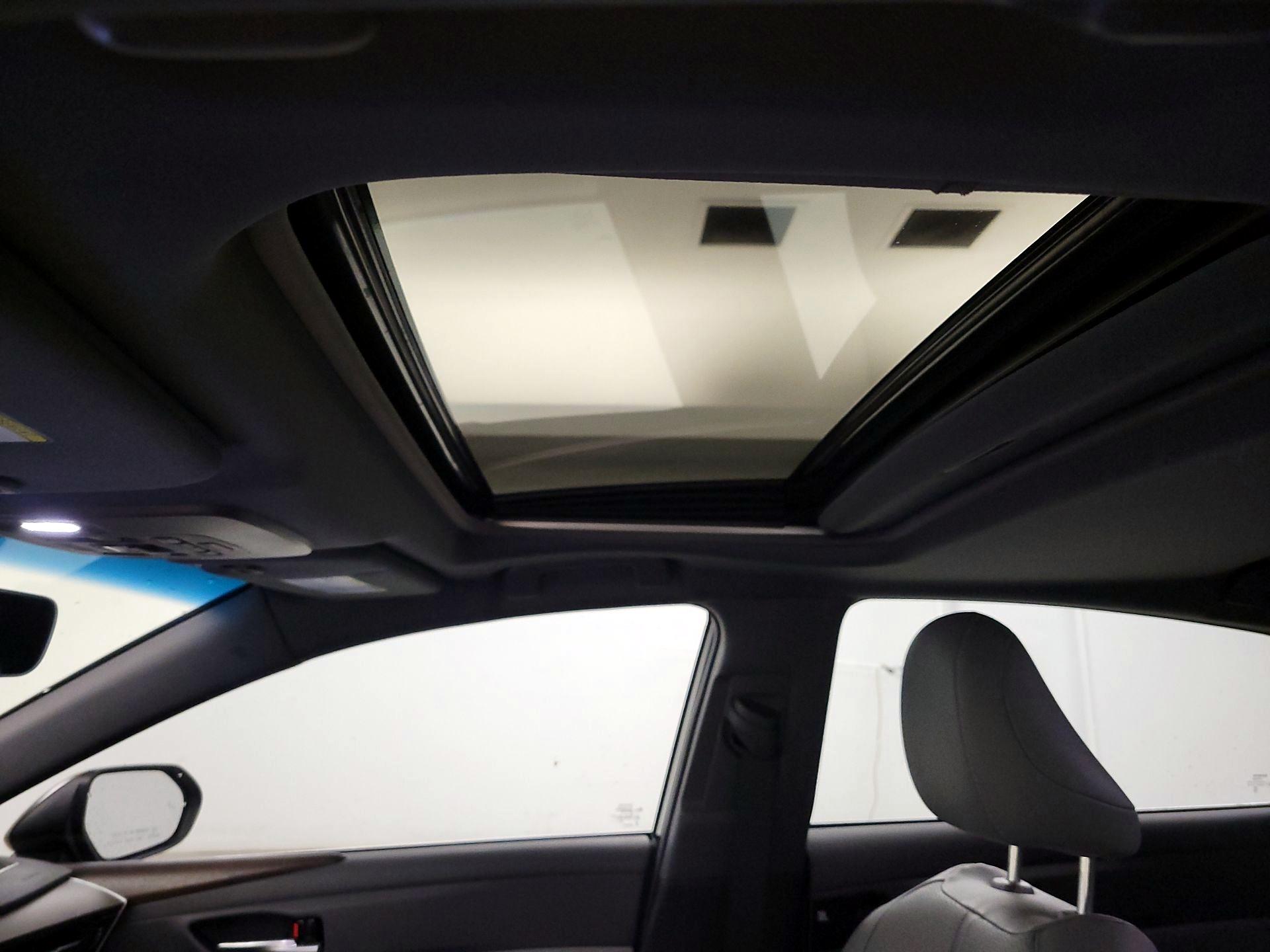 Thumbnail: 2022 Toyota Avalon - 20