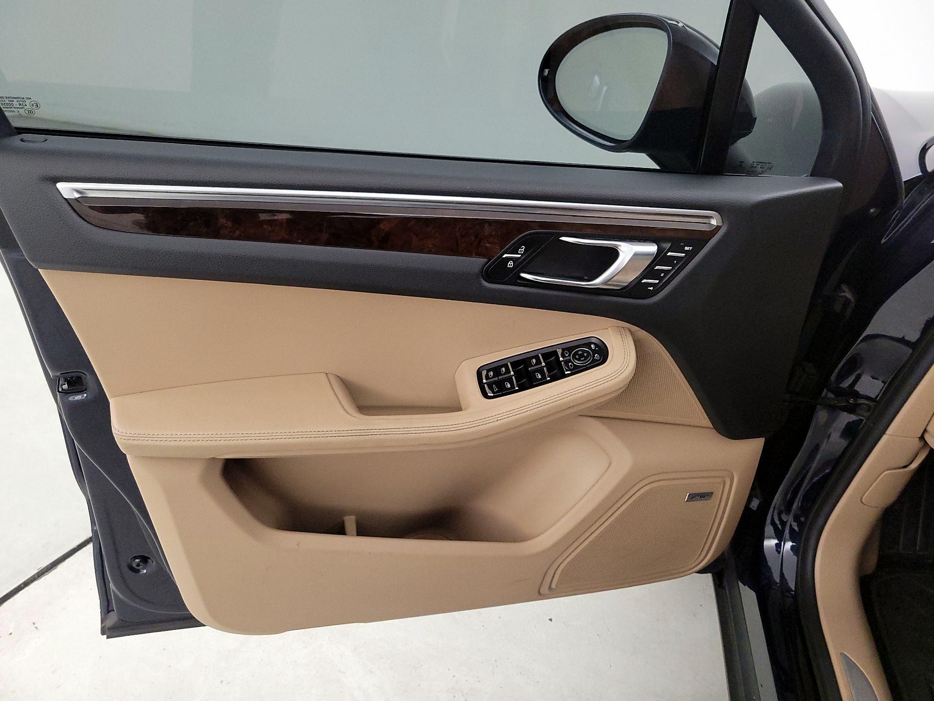 Thumbnail: 2021 Porsche Macan - 12