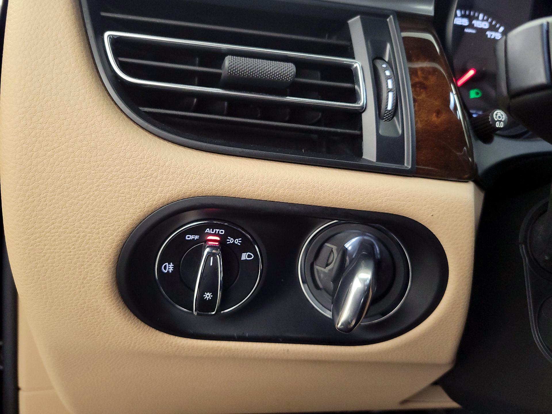 Thumbnail: 2021 Porsche Macan - 13