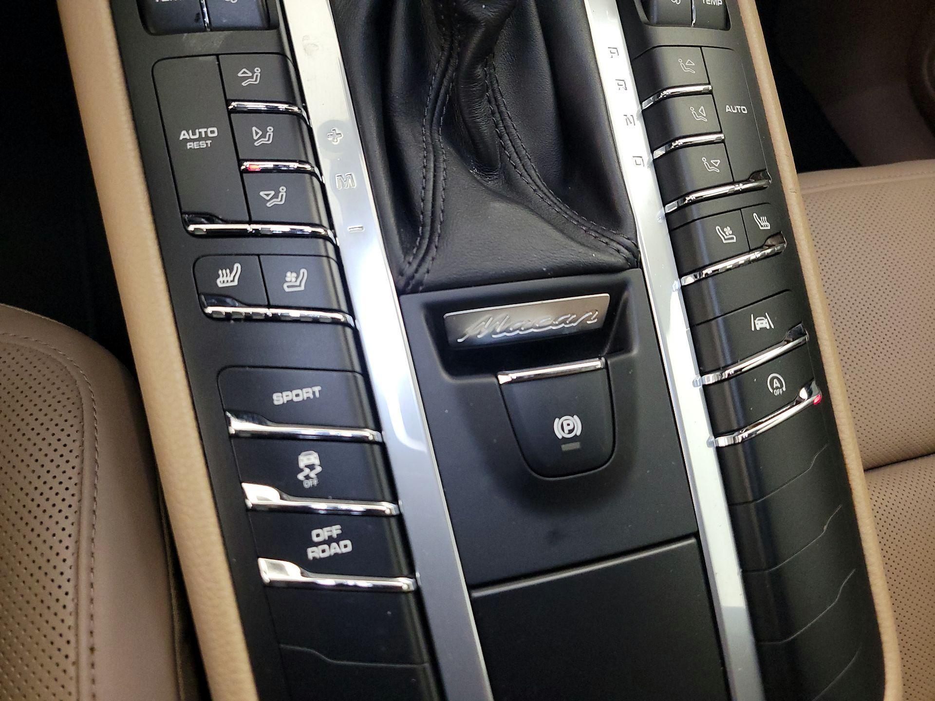 Thumbnail: 2021 Porsche Macan - 17