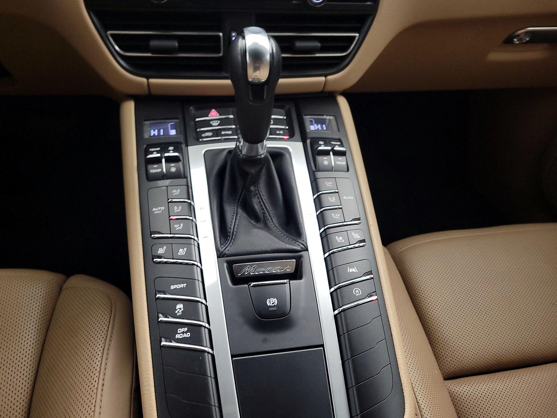 Thumbnail: 2021 Porsche Macan - 18