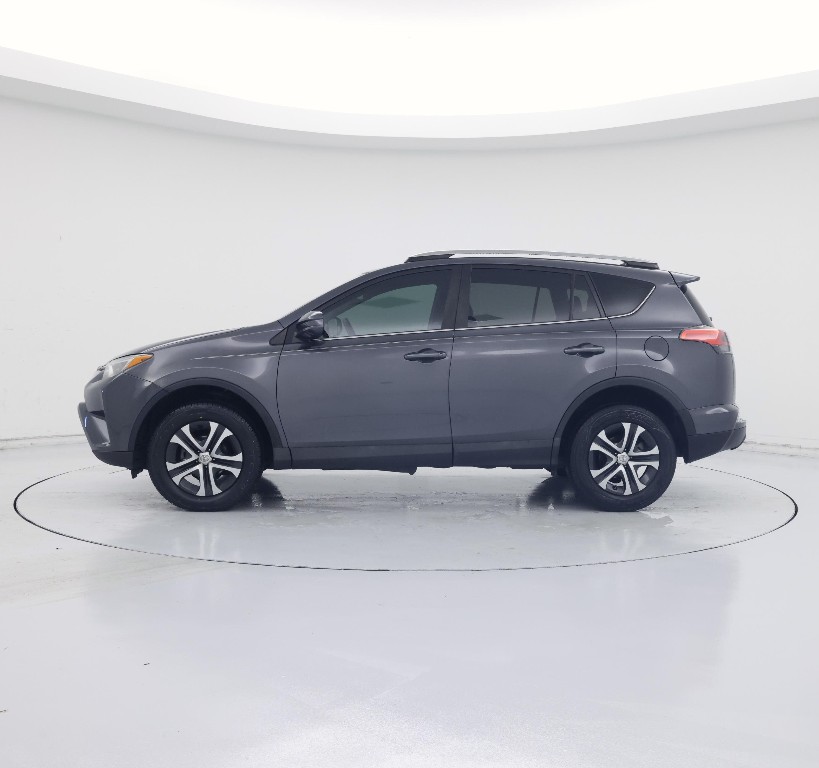 Thumbnail: 2018 Toyota RAV4 - 3