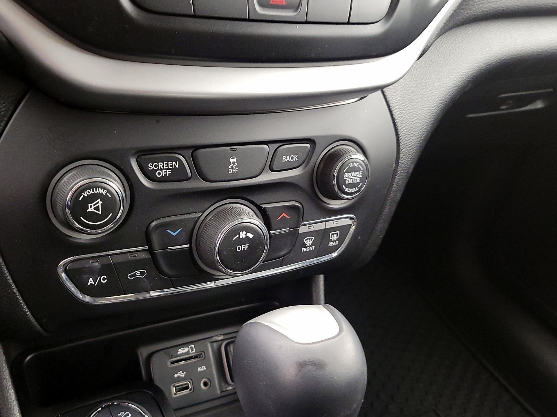 Thumbnail: 2014 Jeep Cherokee - 16