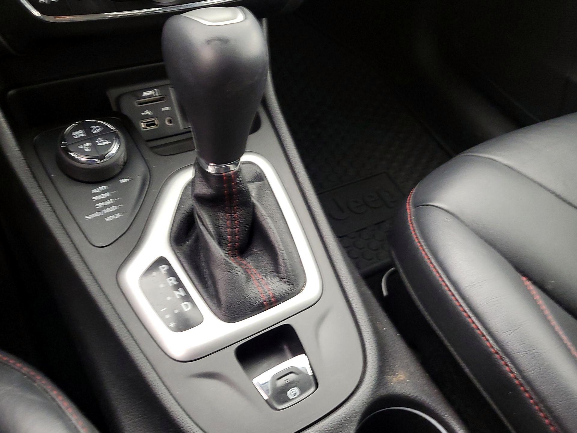 Thumbnail: 2014 Jeep Cherokee - 17