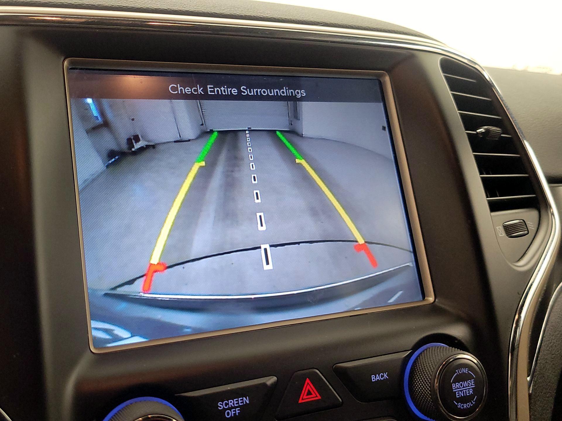 Thumbnail: 2015 Jeep Grand Cherokee - 15