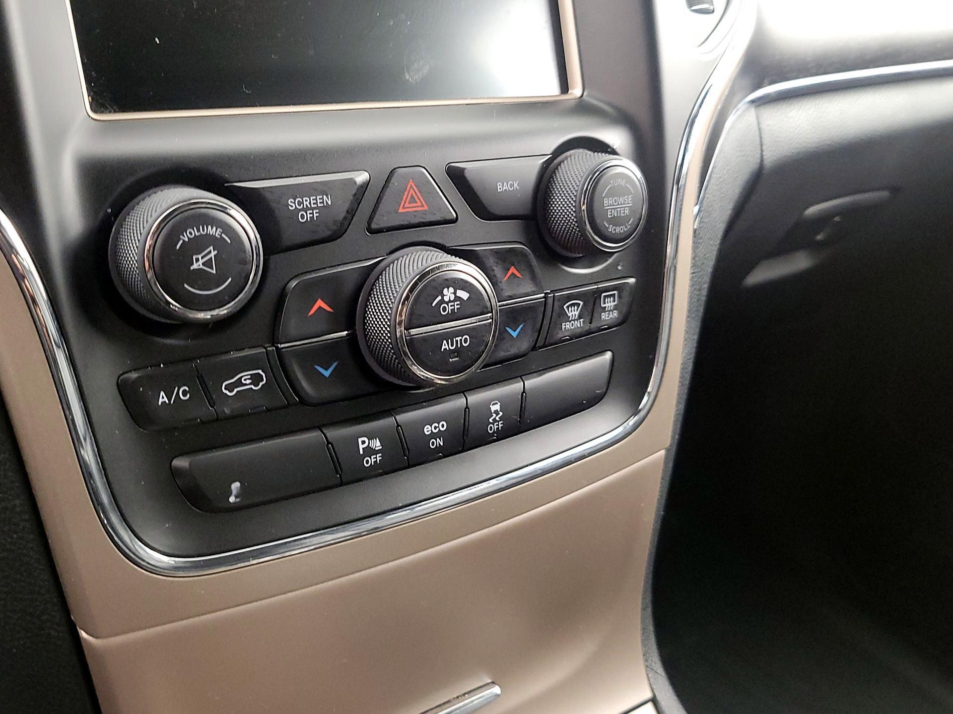 Thumbnail: 2015 Jeep Grand Cherokee - 17