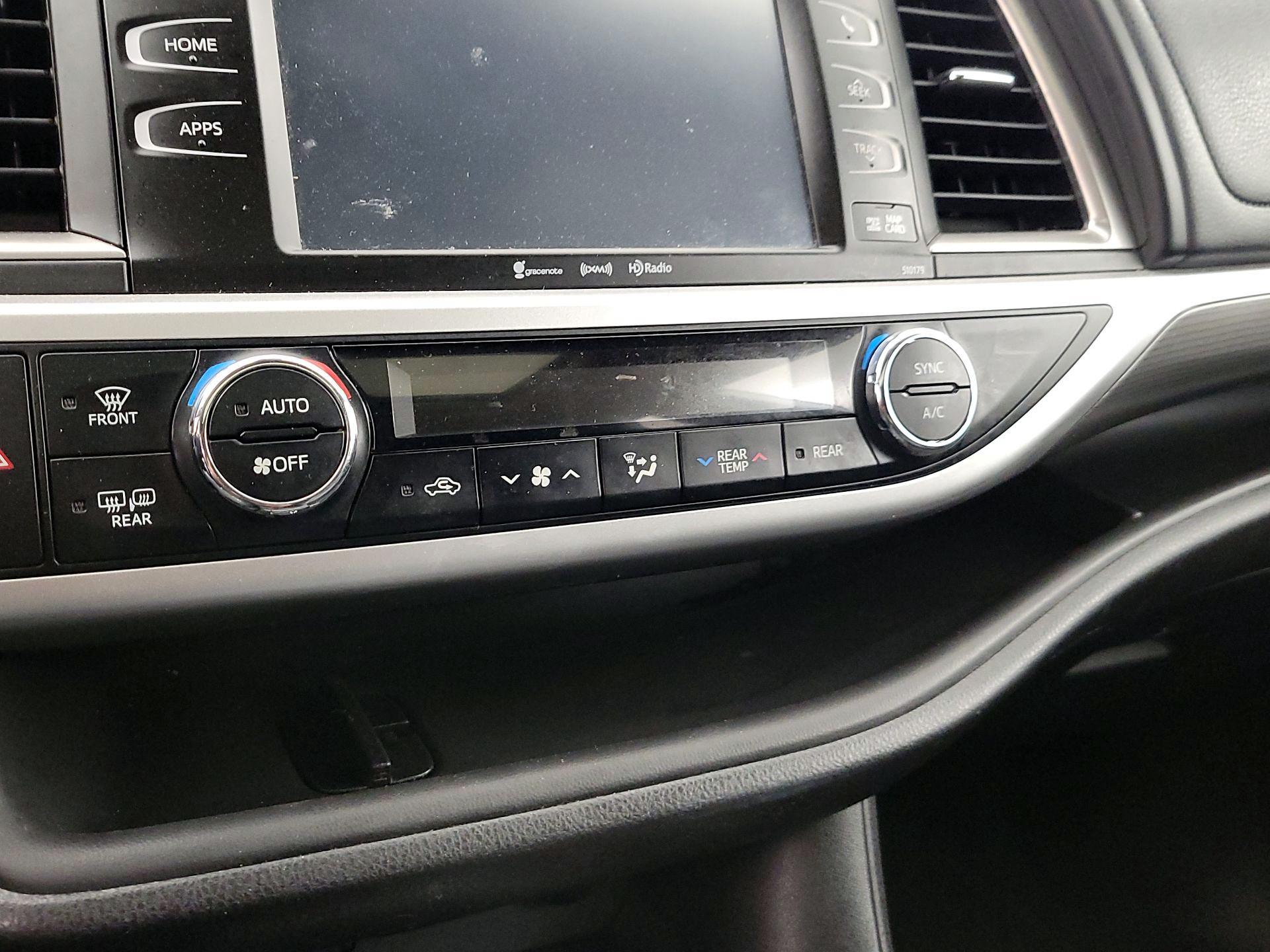 Thumbnail: 2018 Toyota Highlander - 17