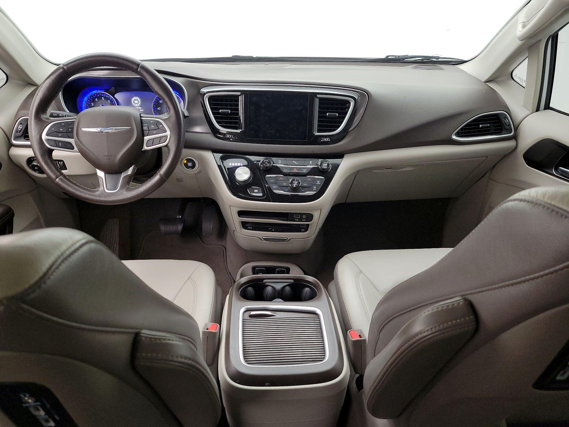 Thumbnail: 2018 Chrysler Pacifica - 9