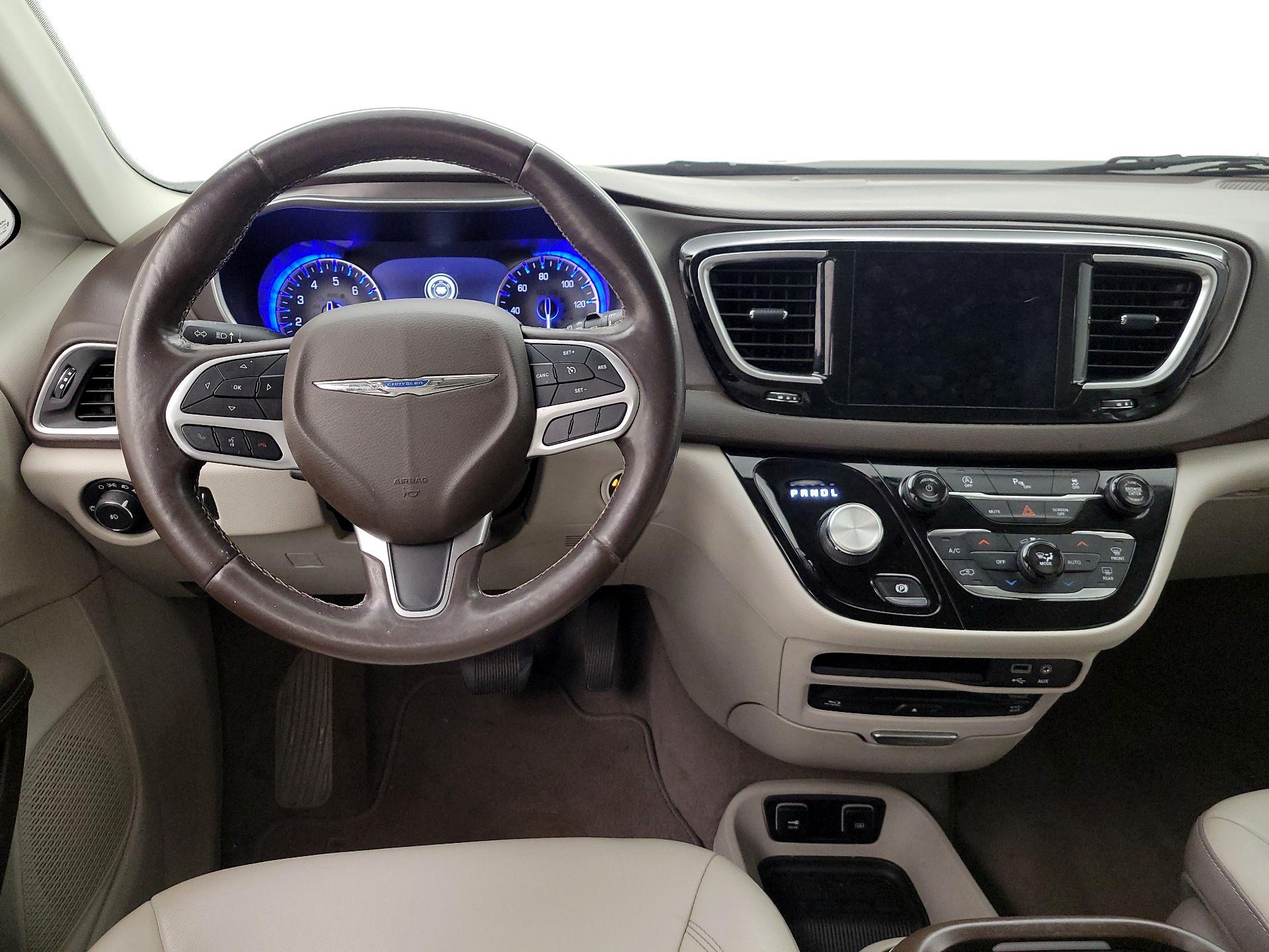 Thumbnail: 2018 Chrysler Pacifica - 10