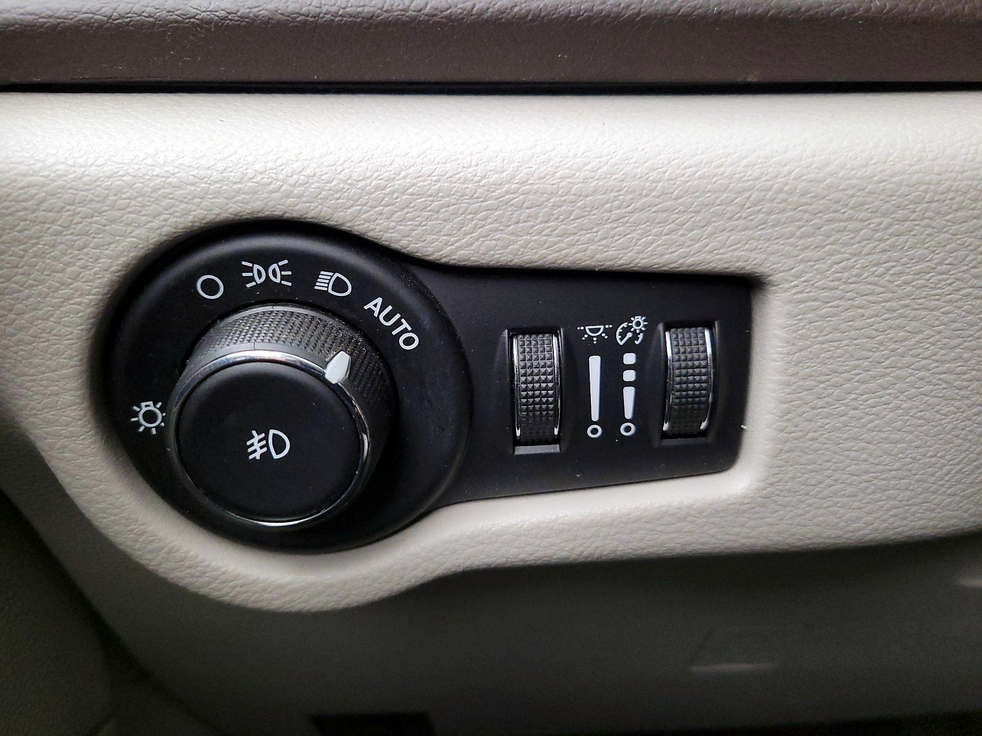 Thumbnail: 2018 Chrysler Pacifica - 13