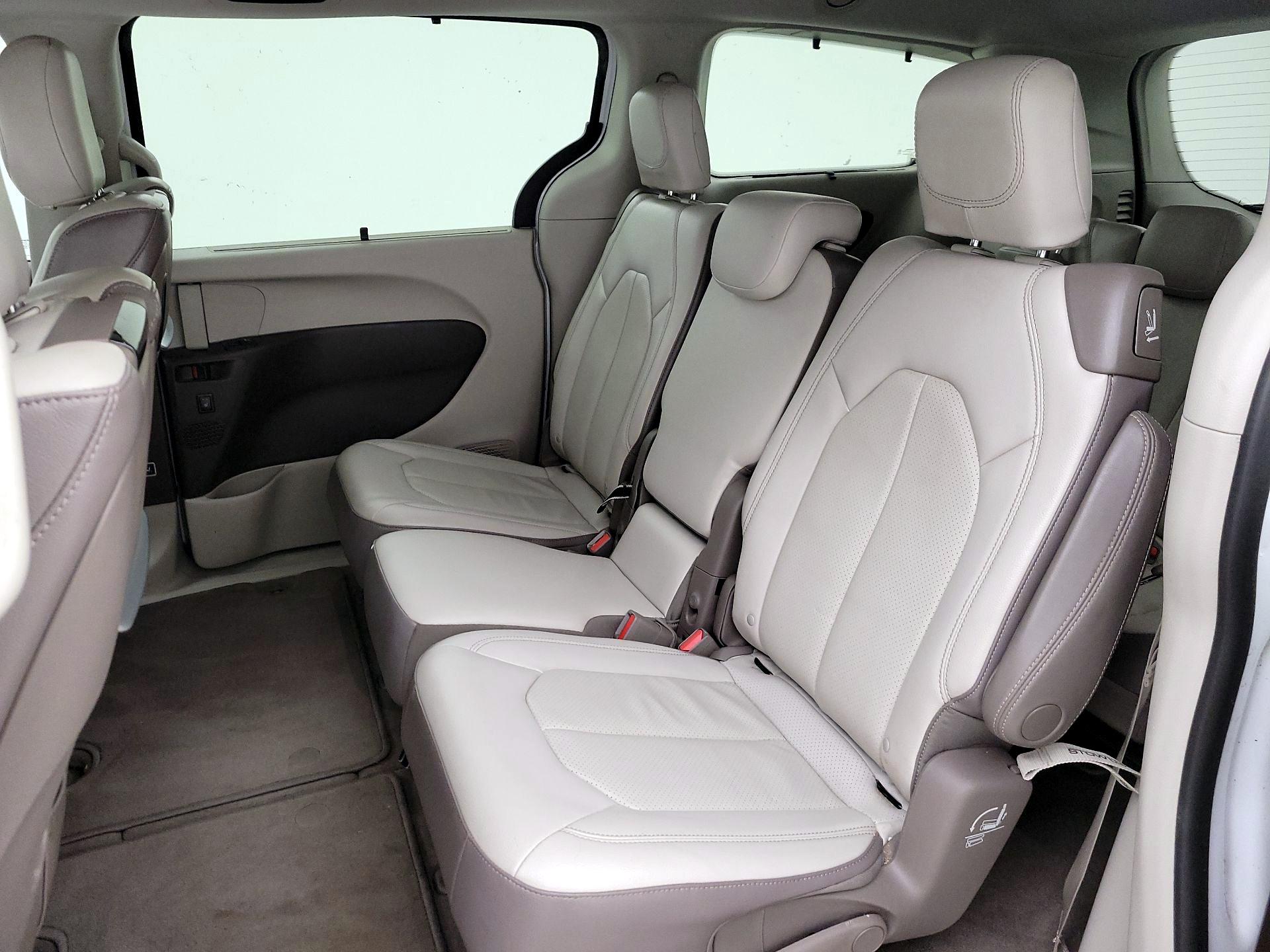 Thumbnail: 2018 Chrysler Pacifica - 20