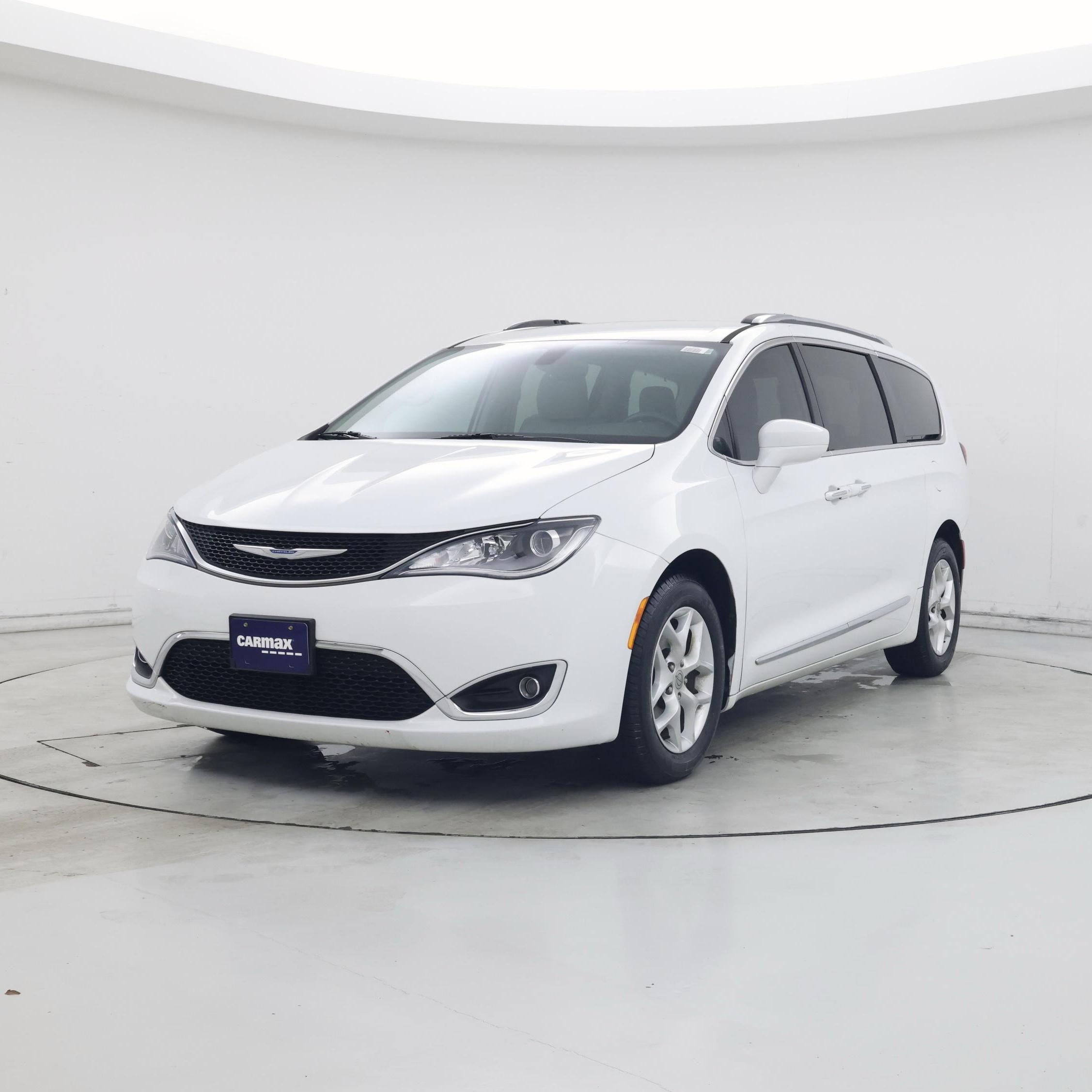Thumbnail: 2018 Chrysler Pacifica - 4