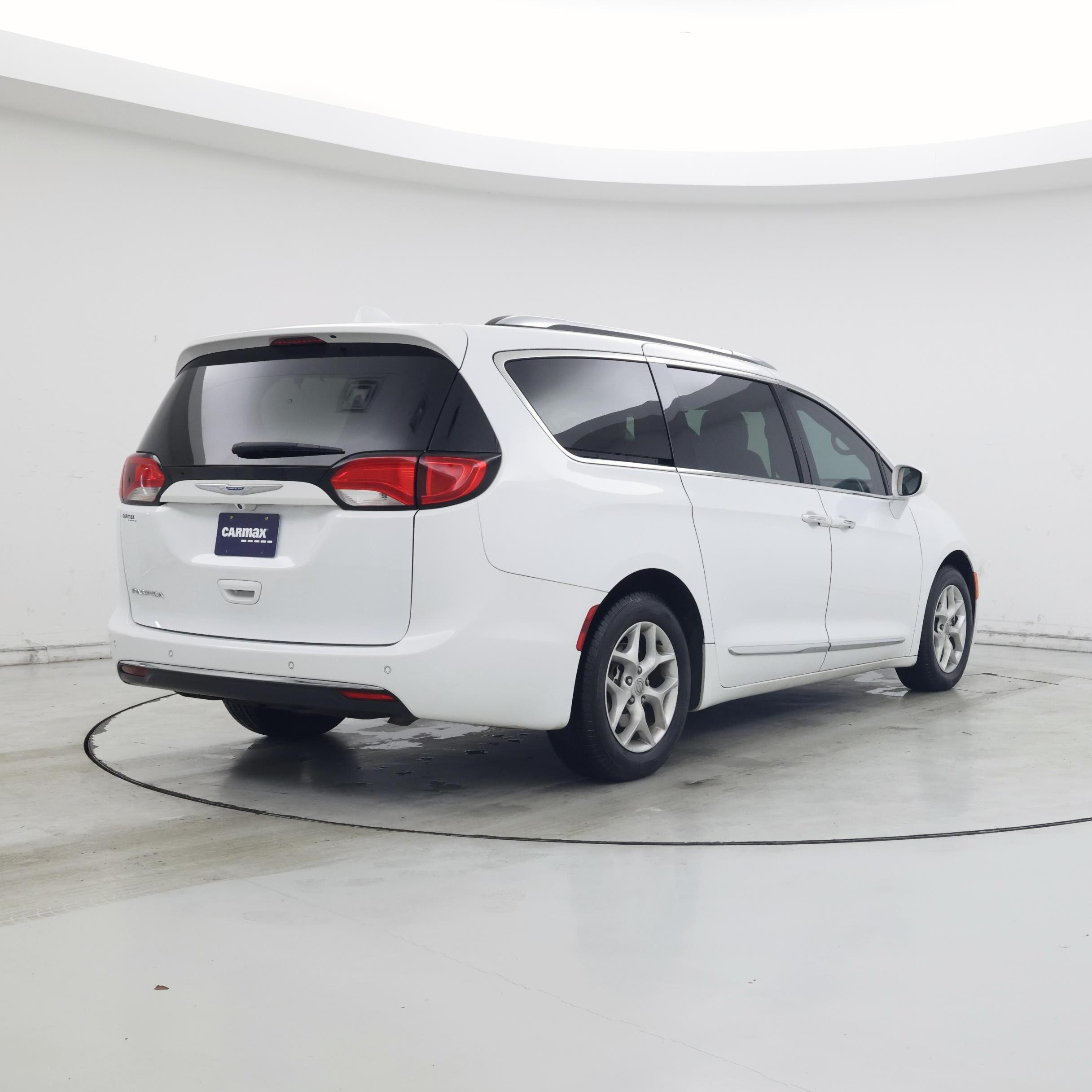 Thumbnail: 2018 Chrysler Pacifica - 8