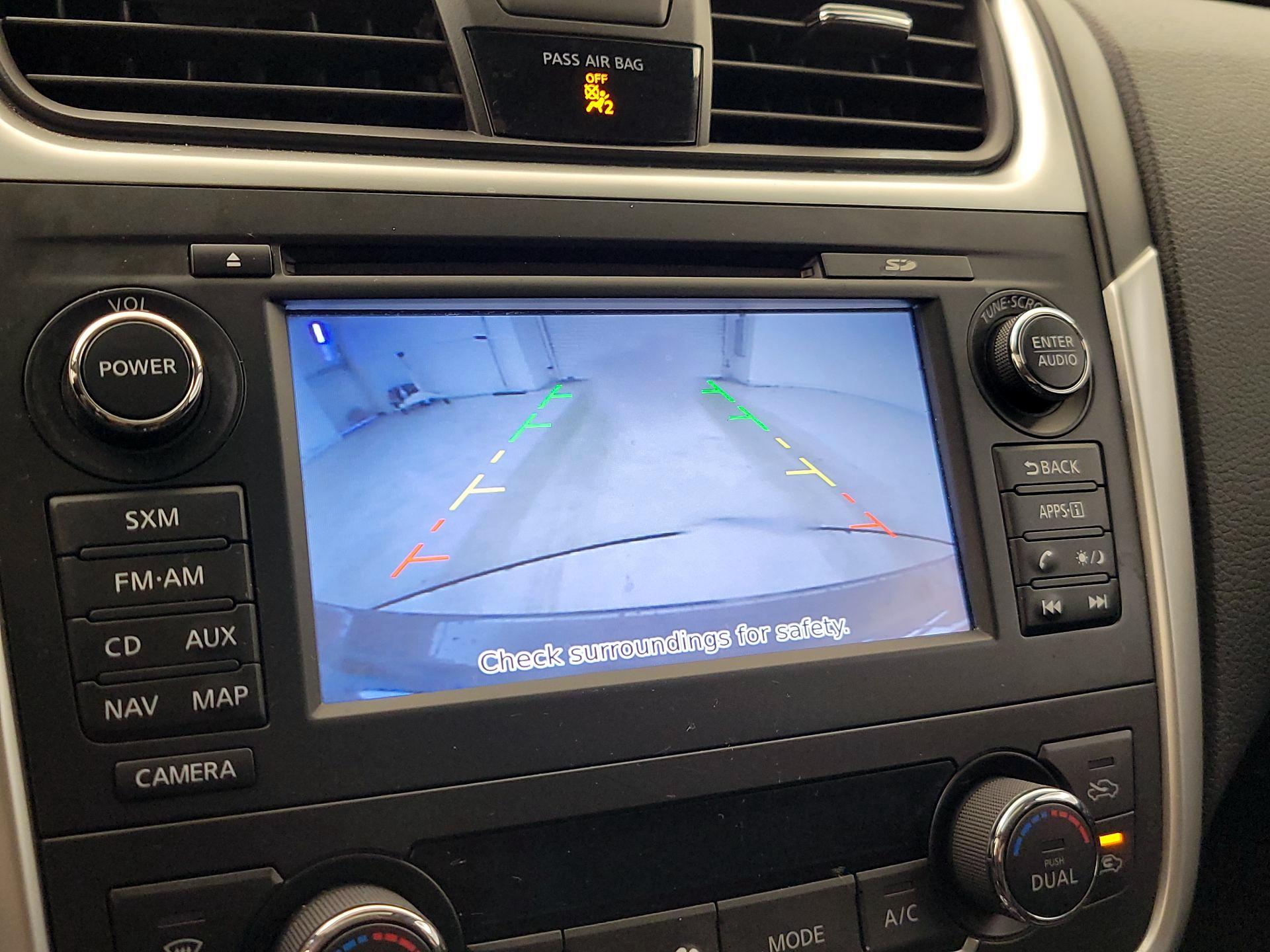 Thumbnail: 2016 Nissan Altima - 15