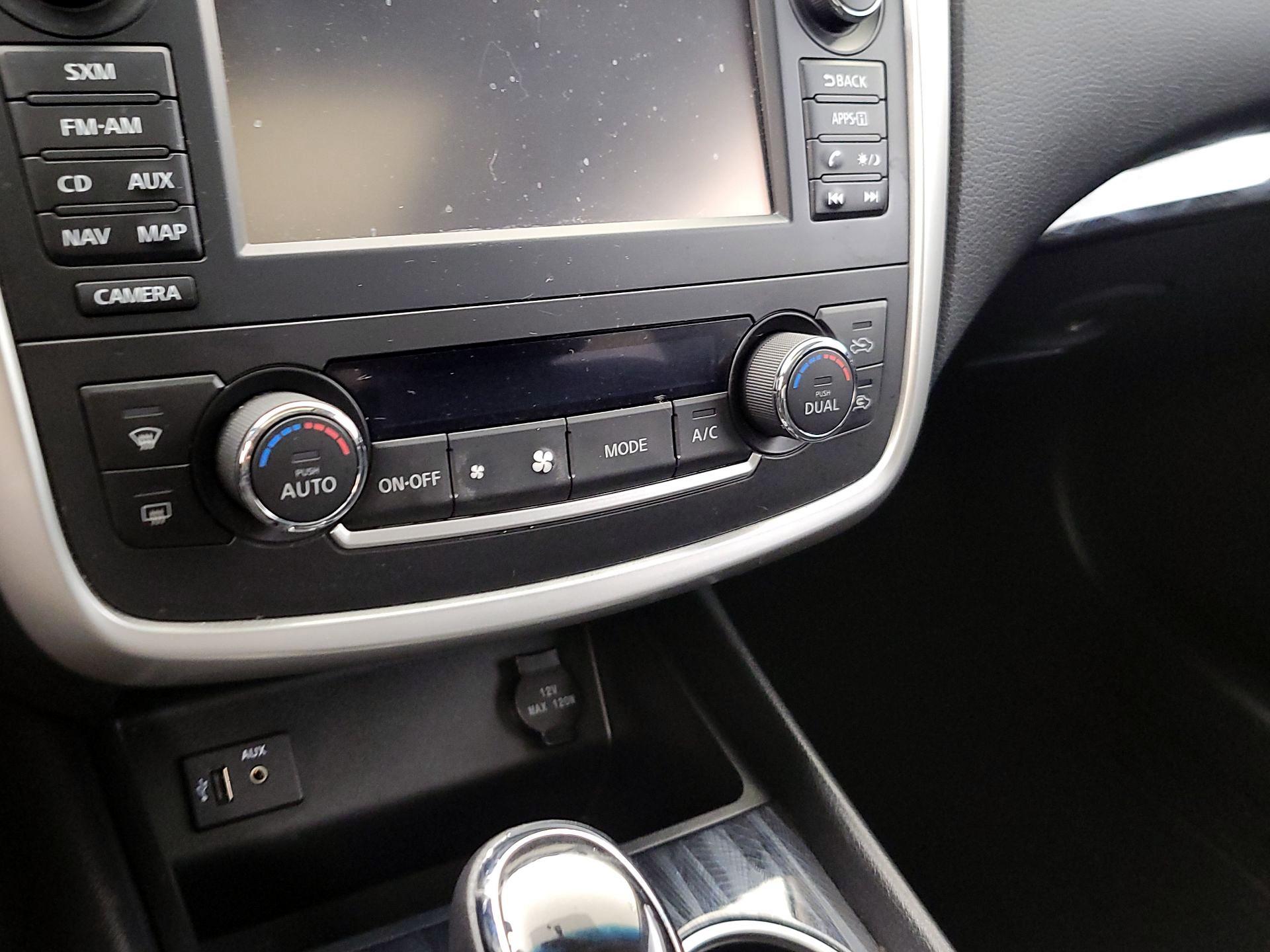 Thumbnail: 2016 Nissan Altima - 17