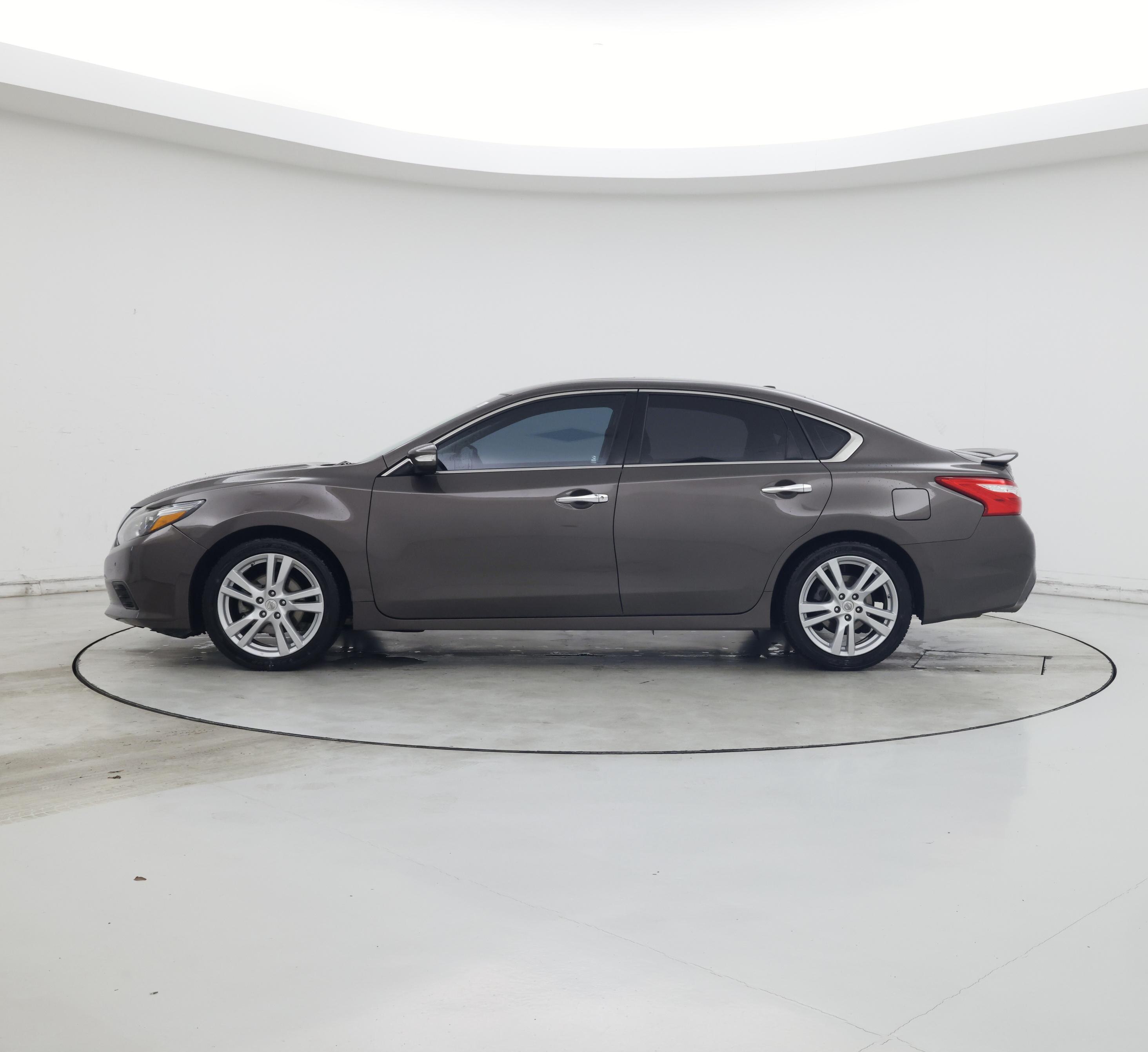 Thumbnail: 2016 Nissan Altima - 3