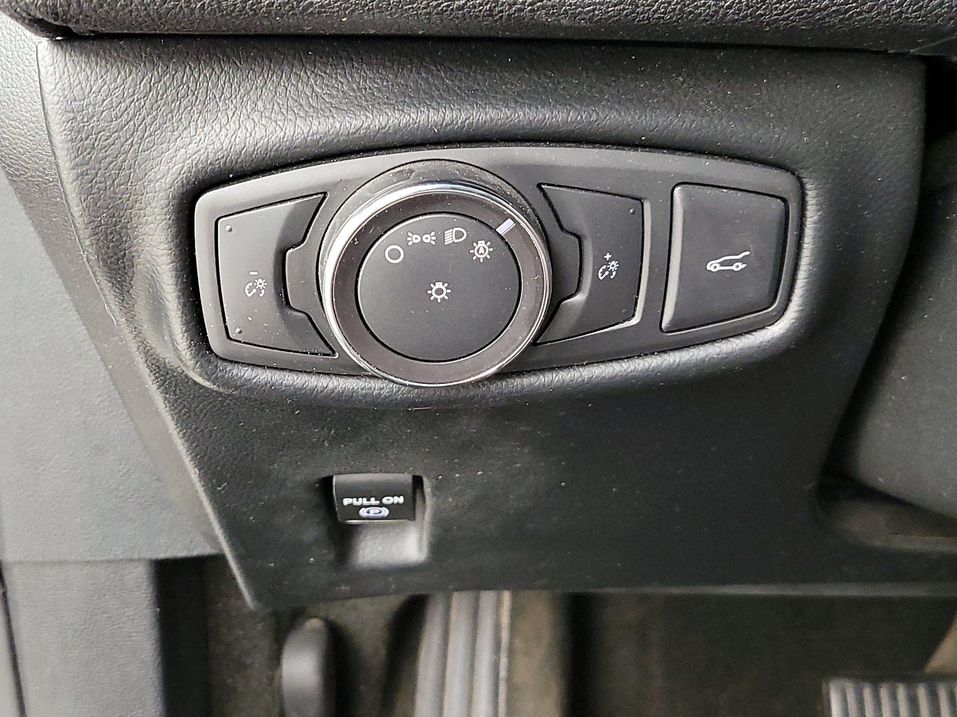 Thumbnail: 2016 Lincoln MKZ - 13